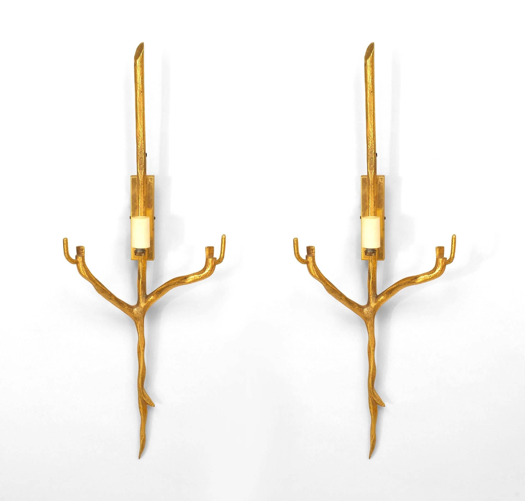 Pair of Italian Post-War gilt bronze wall sconces with a single arm, naturalistic design, and two twig-shaped brackets to support a shade. (AGOSTINI) (PRICED AS Pair)
