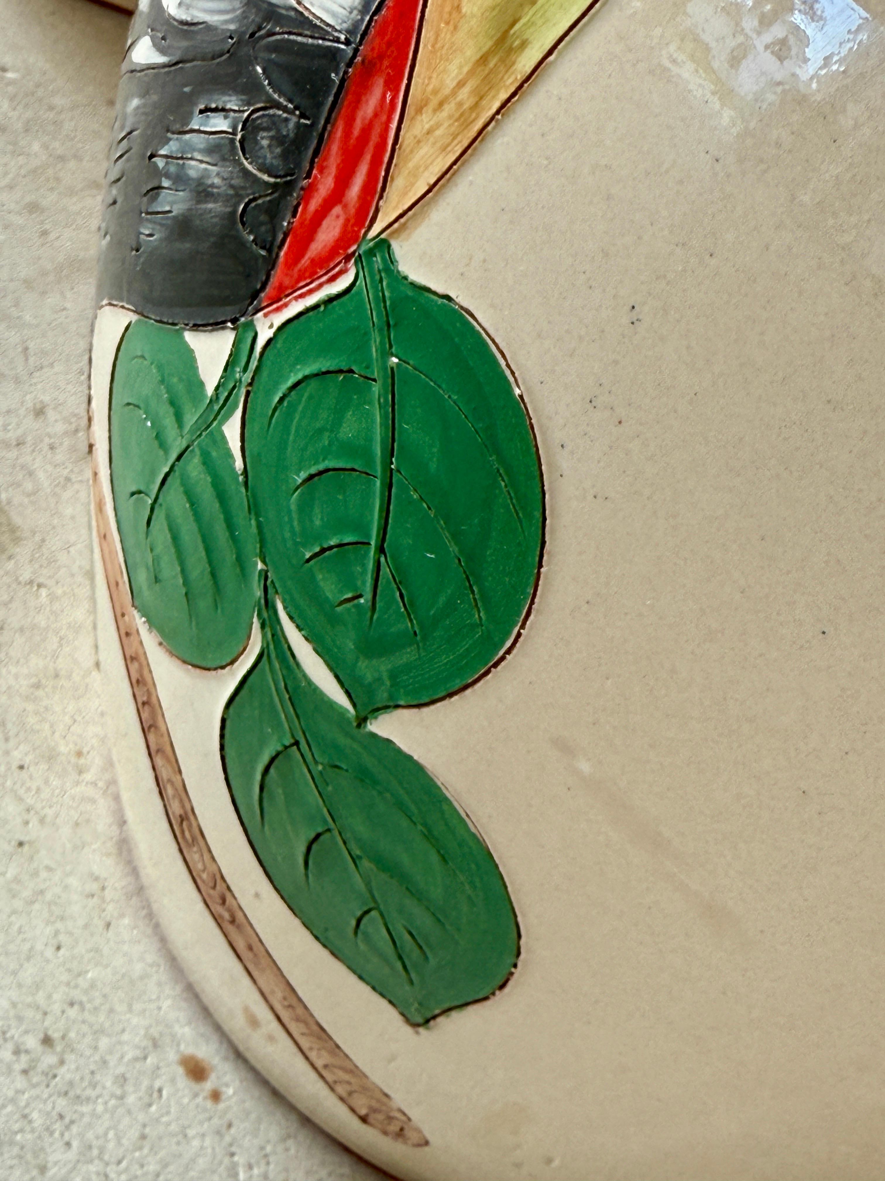 Paire de lampes de table Toucan en poterie émaillée des années 1970 avec abat-jour noir et motif fantaisiste en vente 5