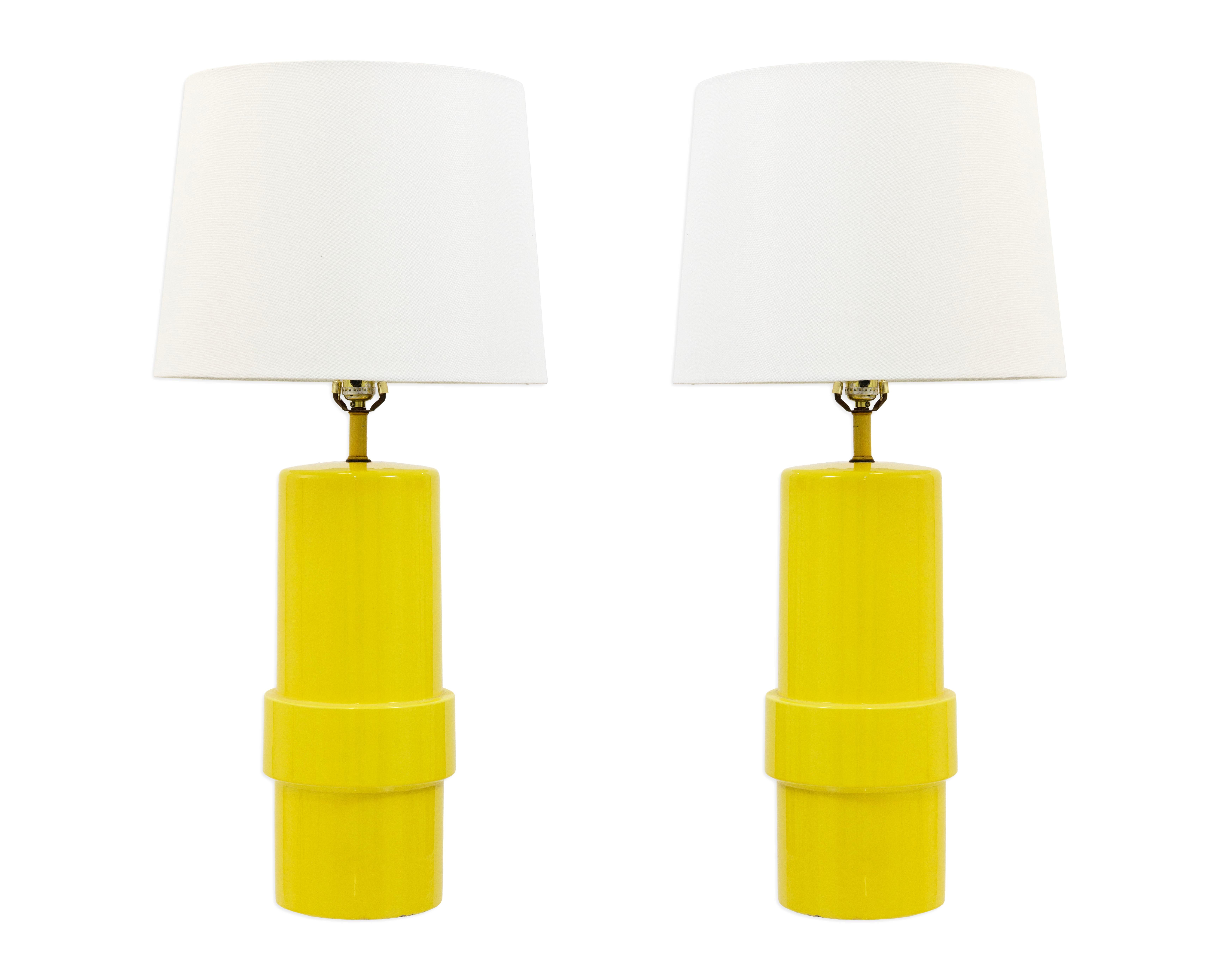 Ceramica Pair Of 1970s Glossy Yellow Cylindrical Ceramic Table Lamps in vendita