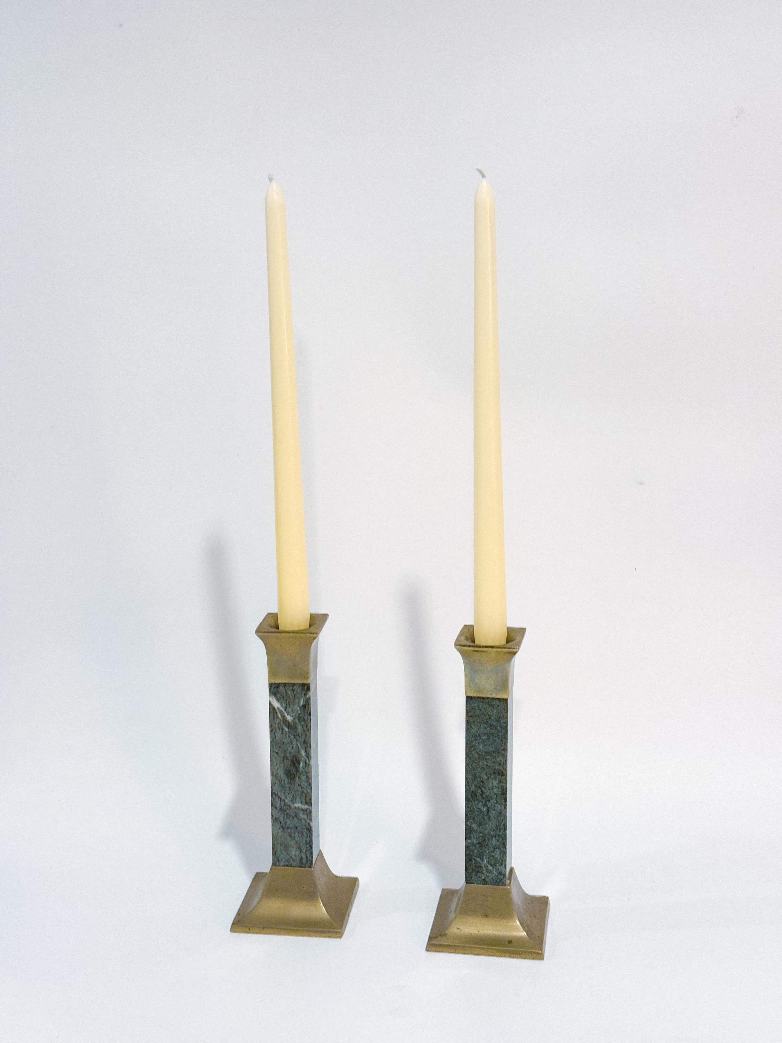 Pareja de candelabros de mármol verde y latón de los años 70, Moderna de mediados de siglo Moderno de mediados de siglo en venta