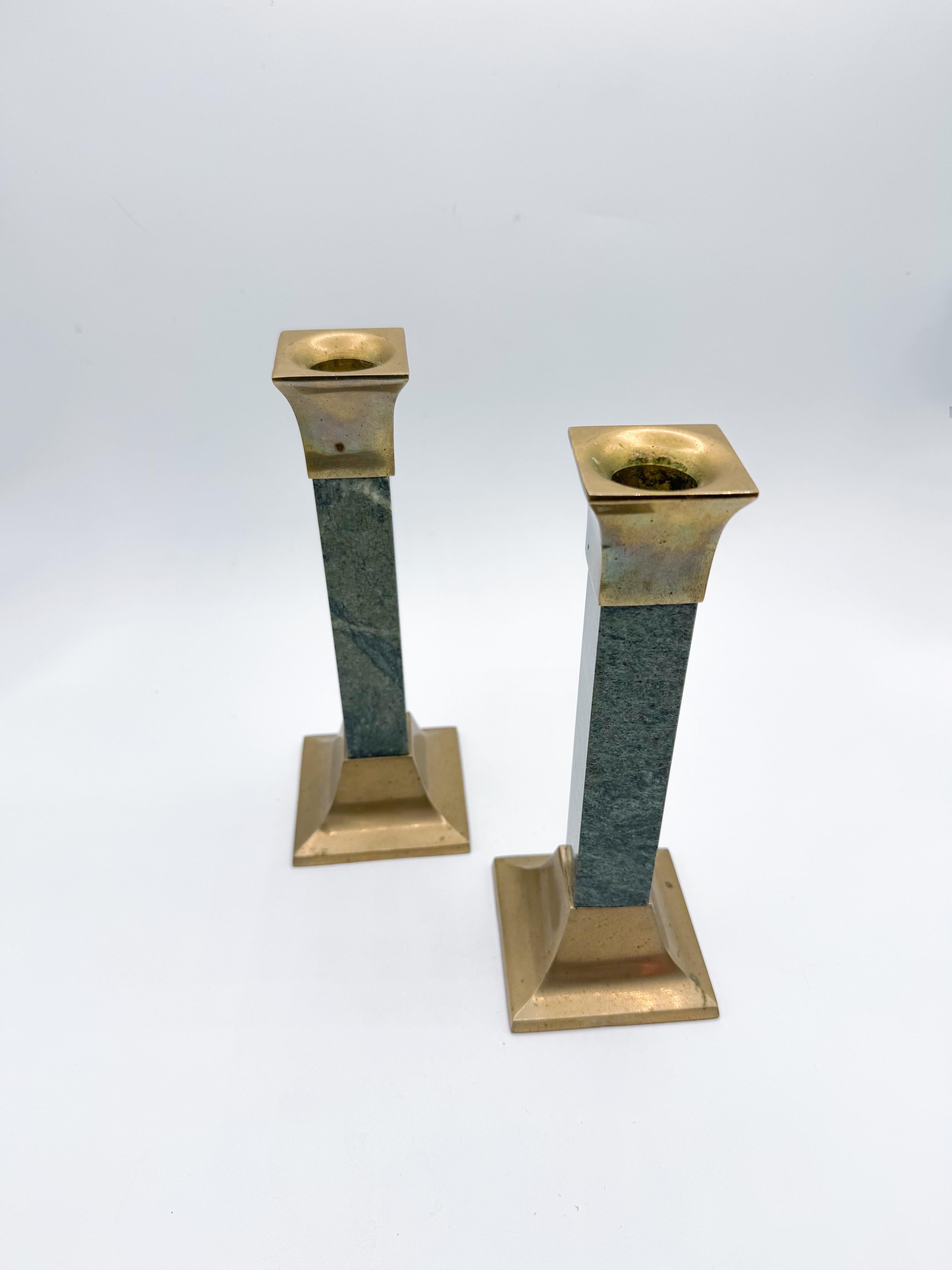Pareja de candelabros de mármol verde y latón de los años 70, Moderna de mediados de siglo Latón en venta