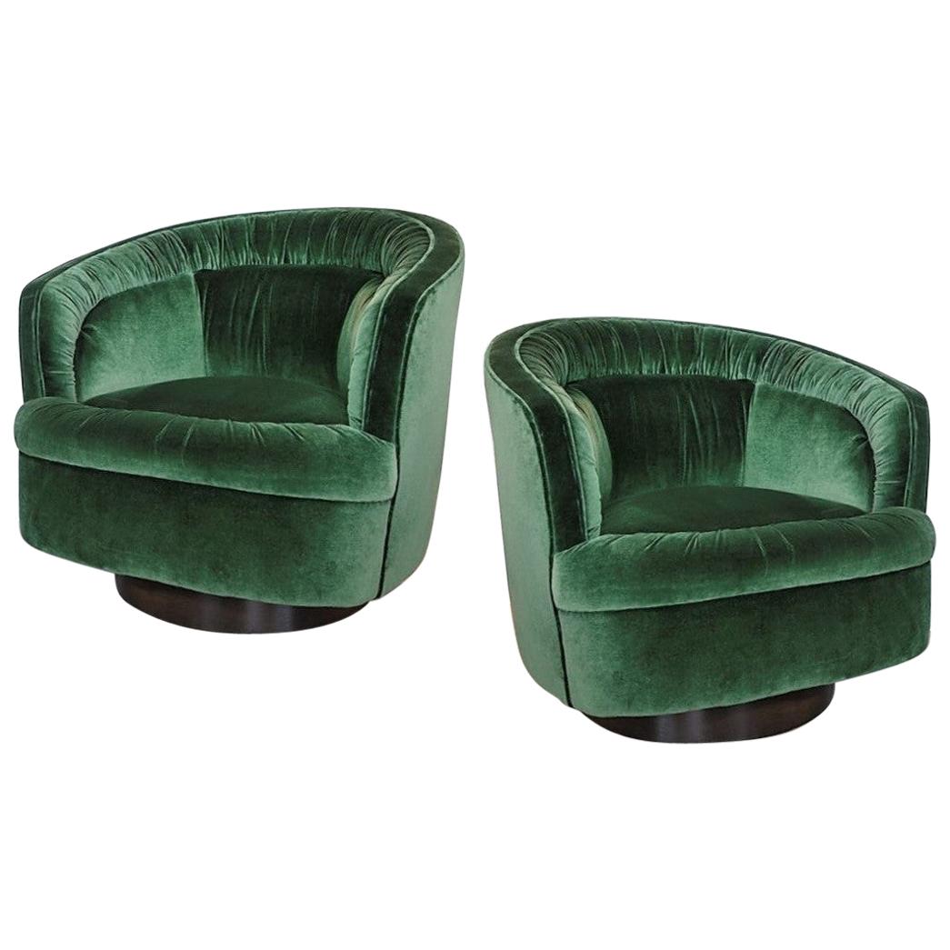 Pair of 1970s Green Velvet Swivel Chairs in the Style of Milo Baughman