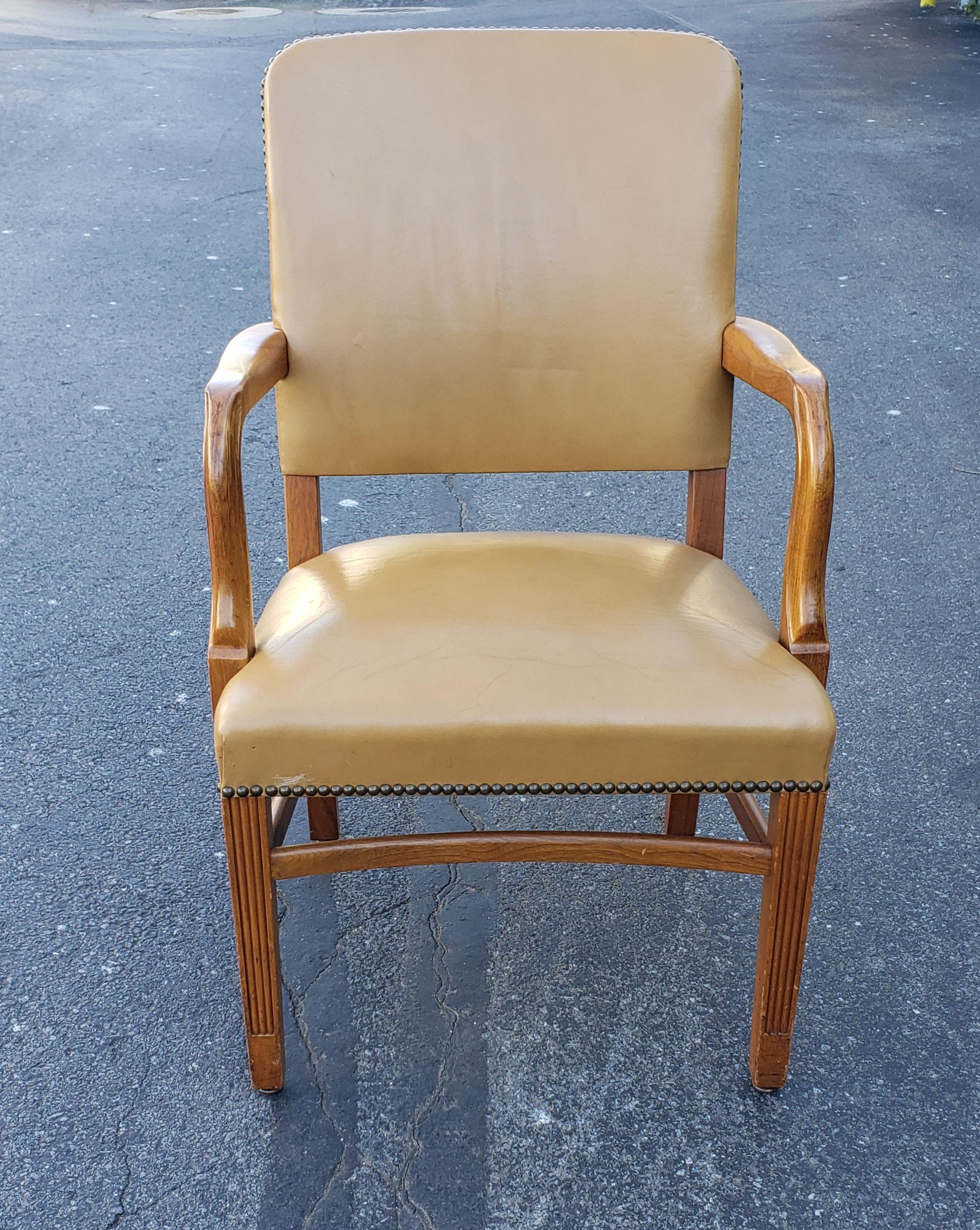 American Pair of 1970s Gunlocke Fruitwood and Leather Armchairs For Sale