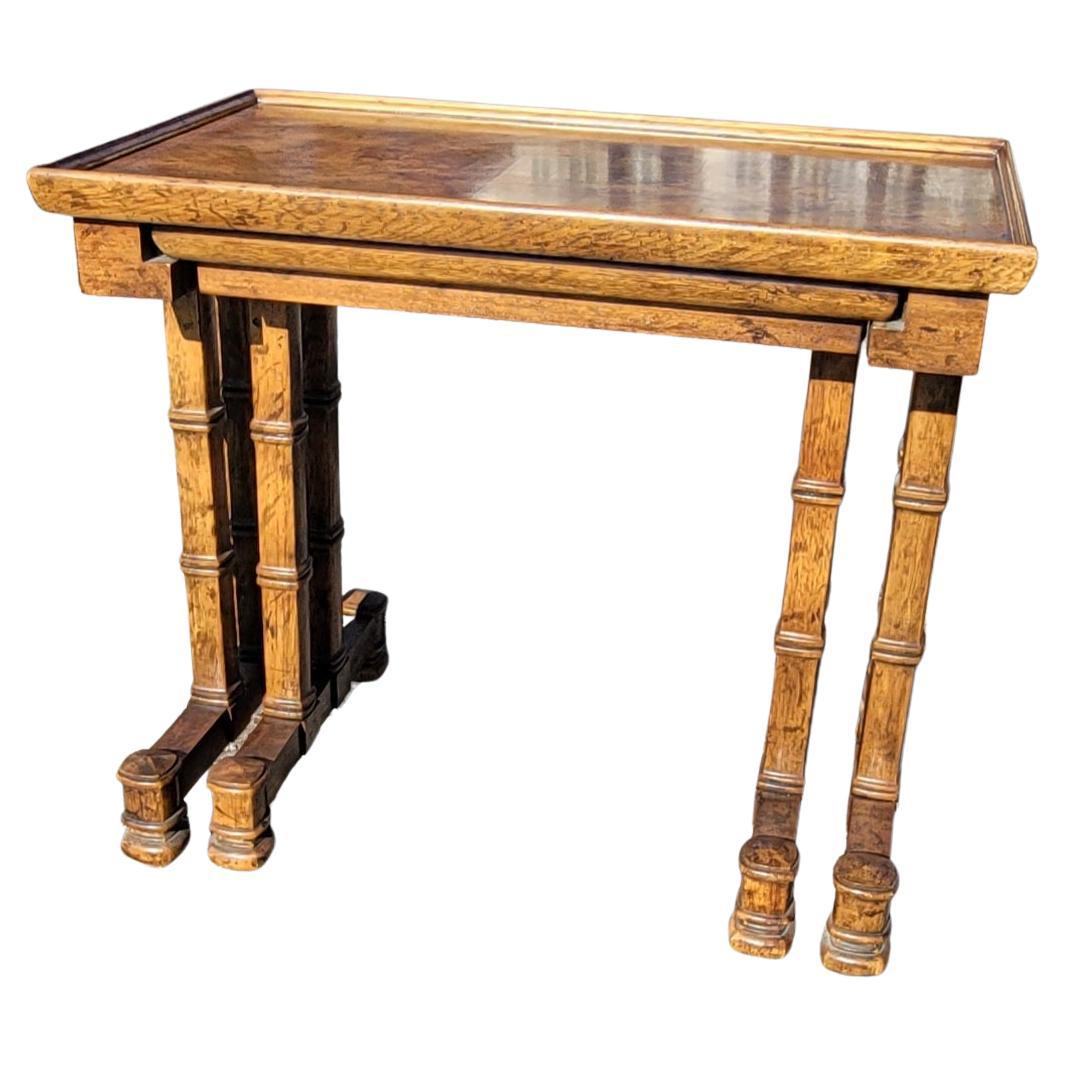 Américain Paire de tables gigognes en broussin et noyer Heritage Furniture des années 1970 en vente
