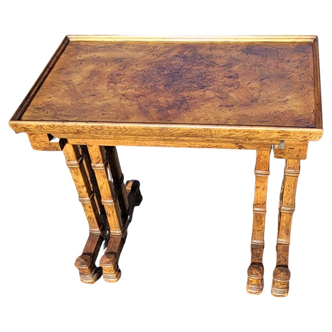 Travail du bois Paire de tables gigognes en broussin et noyer Heritage Furniture des années 1970 en vente