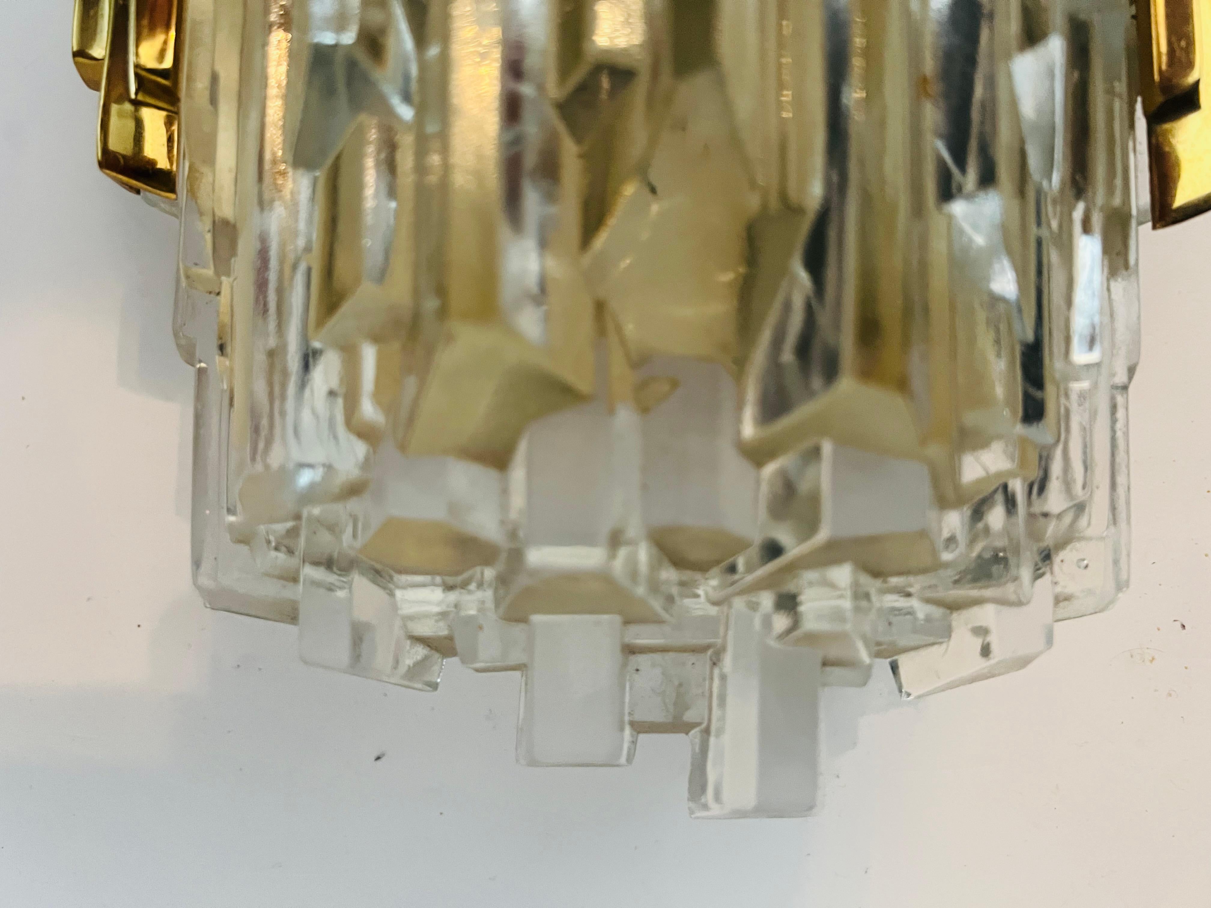Pareja de apliques de cristal de hielo Hillebrand de los años 70 Latón en venta