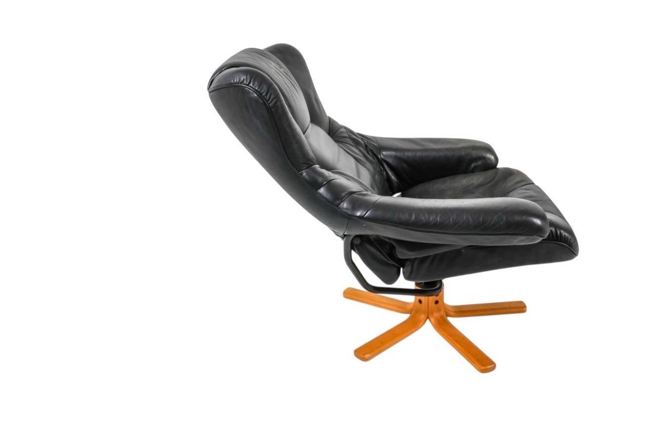 Mid-Century moderno Coppia di poltrone reclinabili Hjellegjerde AS degli anni '70 - Design norvegese in vendita