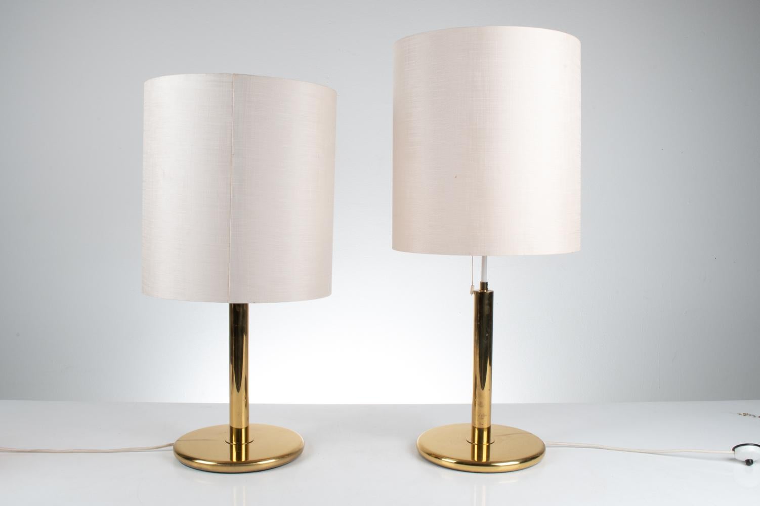 European Pair of 1970's Hollywood Regency Revival Adjustable-Height Brass Table Lamps For Sale