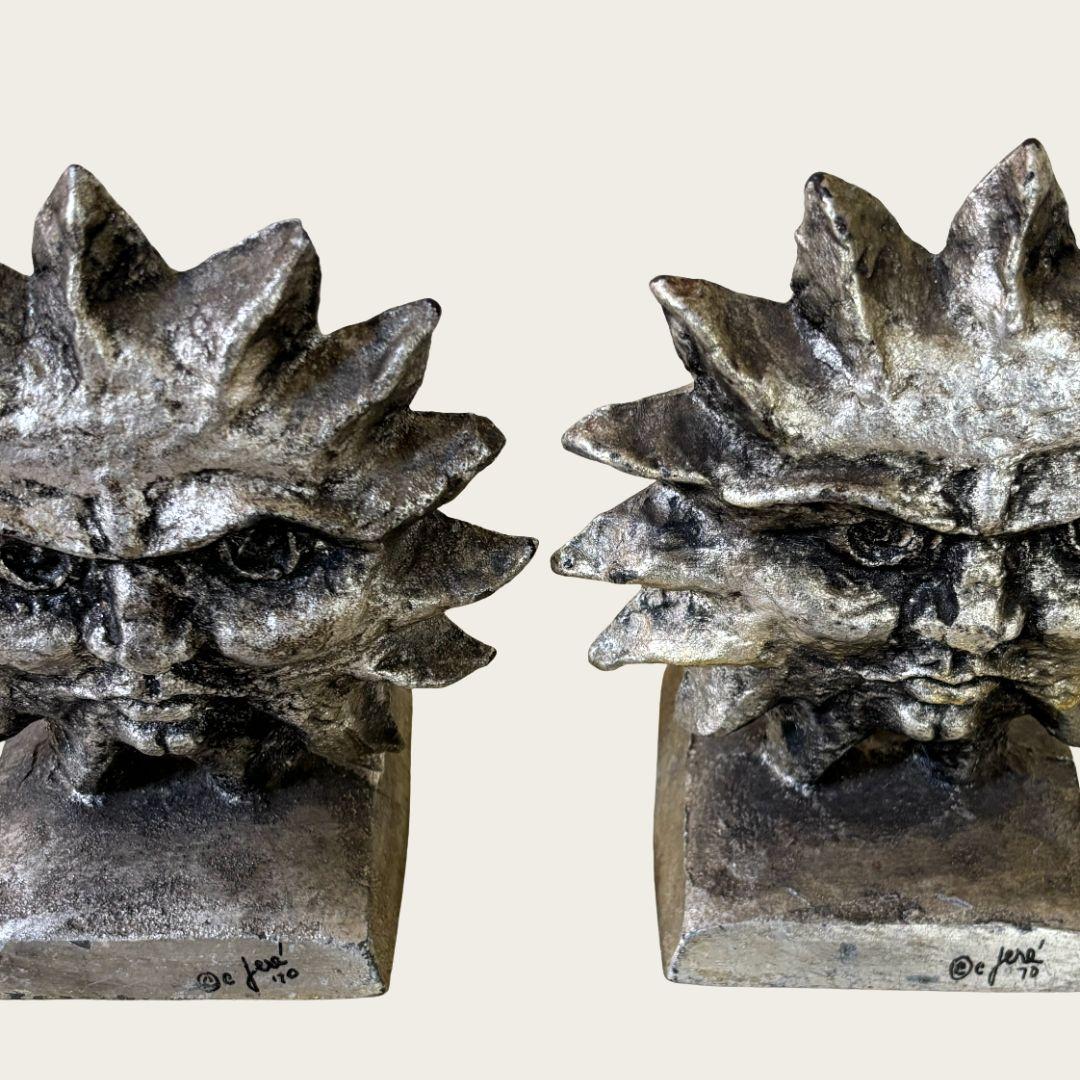 Ferro Coppia di fermalibri in ferro con sole e luna degli anni '70 di Curtis Jere in vendita