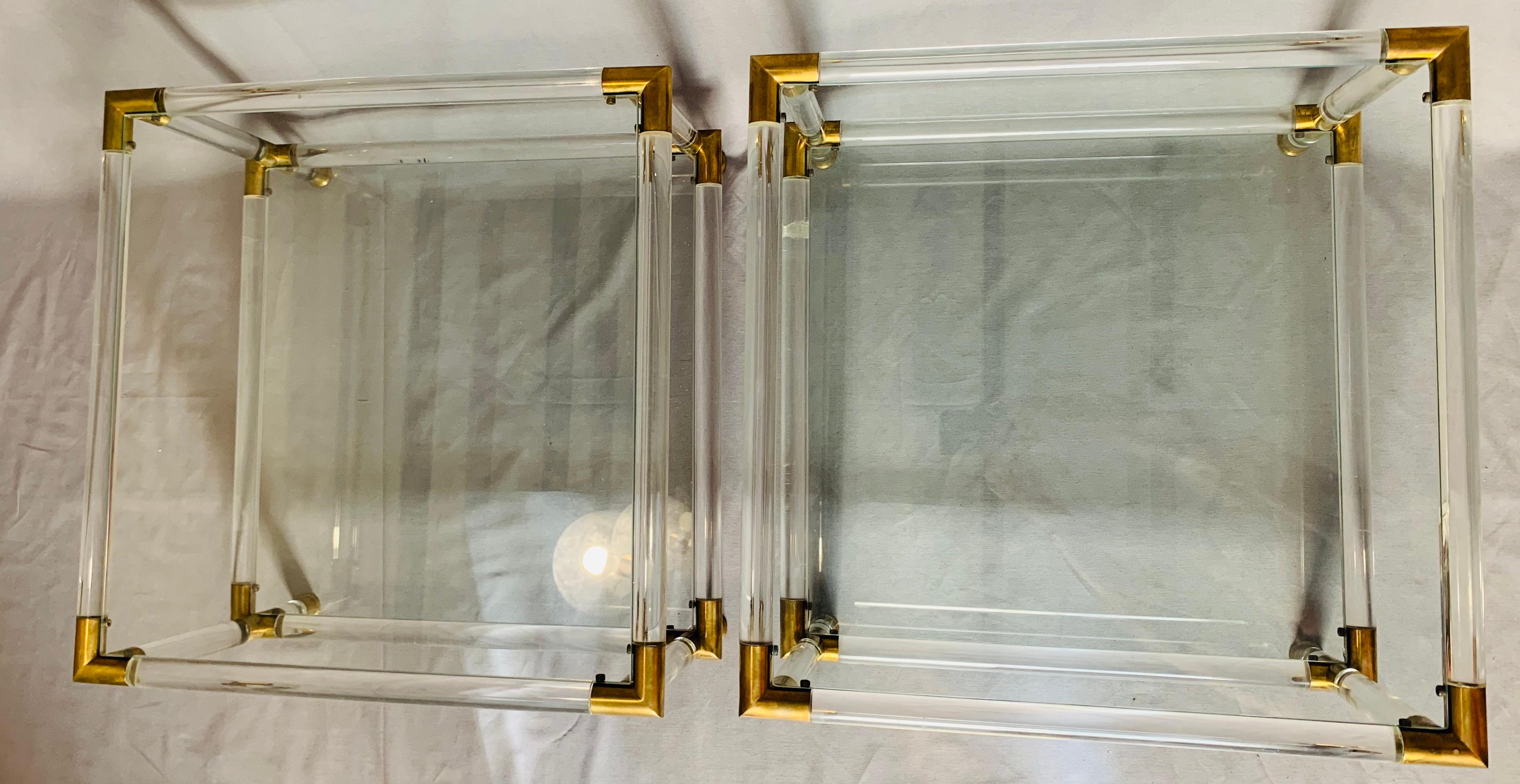 Paire de  1970s Italian Acrylic/Lucite, Glass & Brass Side or Coffee Tables en vente 12