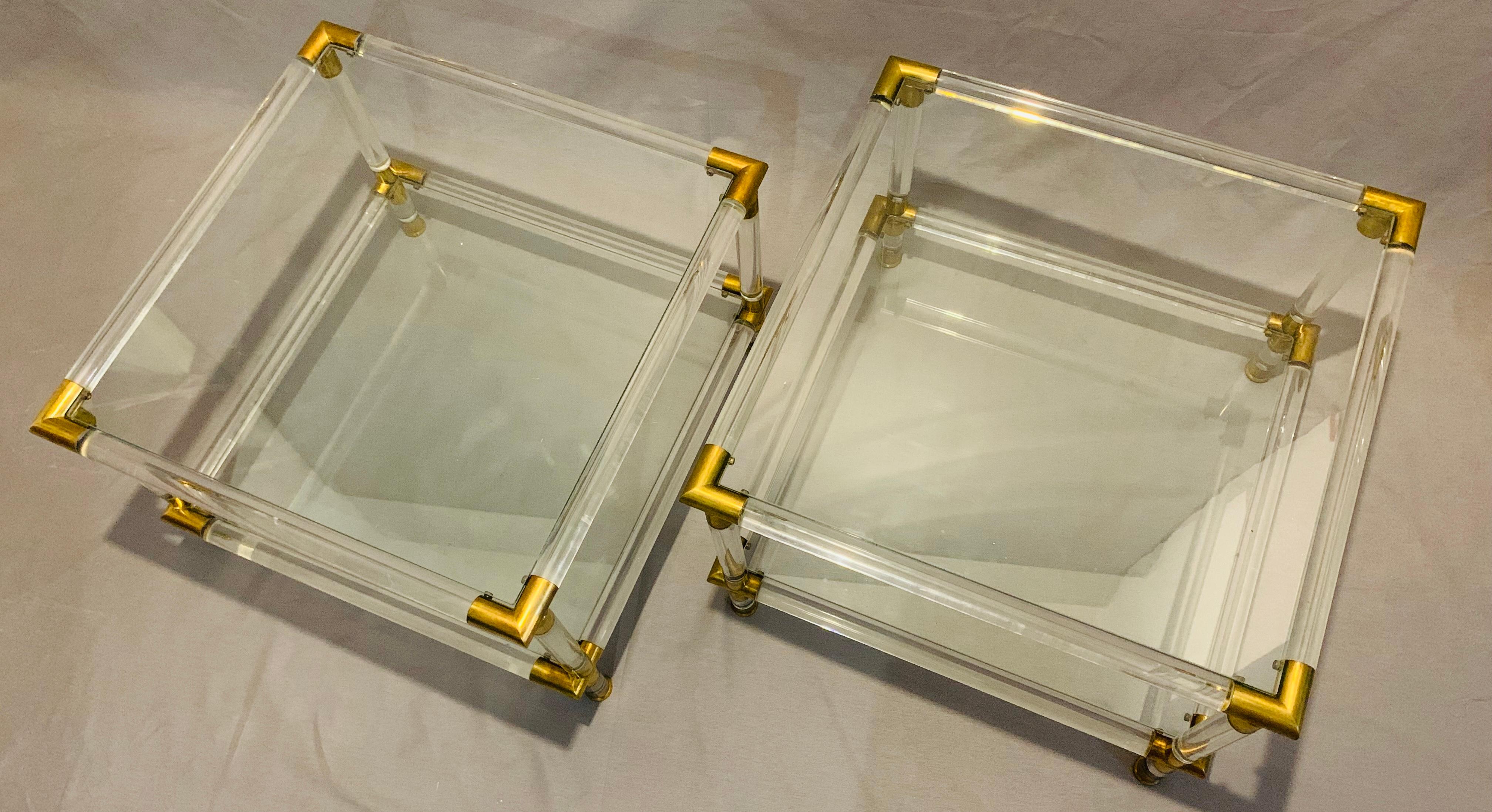 Hollywood Regency Paire de  1970s Italian Acrylic/Lucite, Glass & Brass Side or Coffee Tables en vente