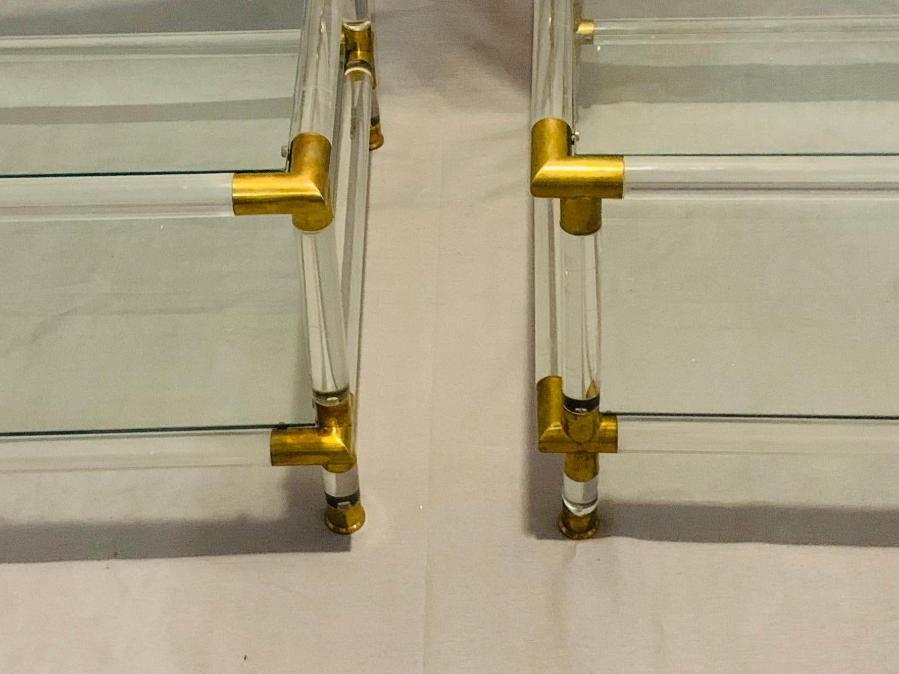 Fin du 20e siècle Paire de  1970s Italian Acrylic/Lucite, Glass & Brass Side or Coffee Tables en vente