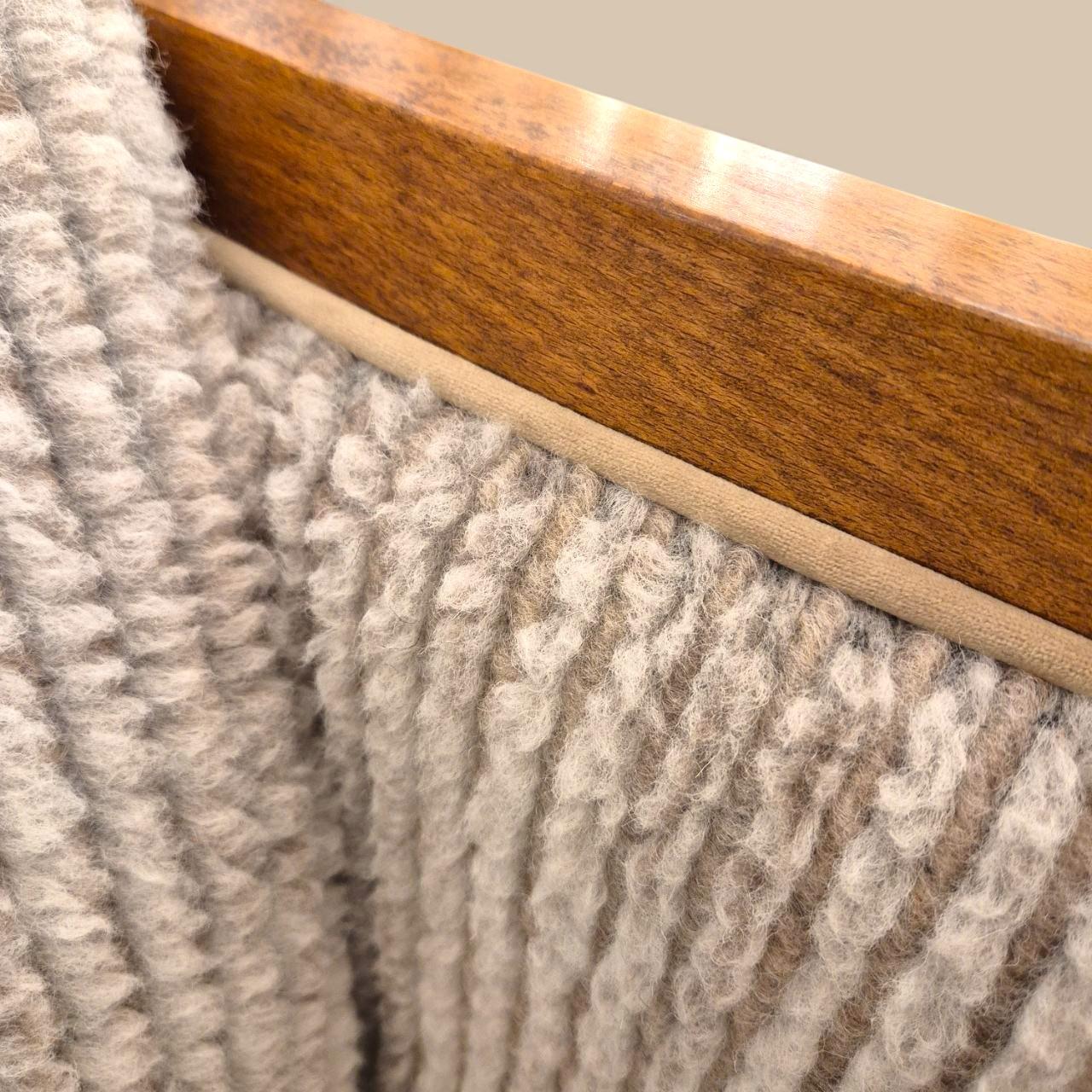 Pair of 1970s Italian Art Deco–Style Lounge Chairs in Fluffy Grey-Beige Upholste in vendita 4