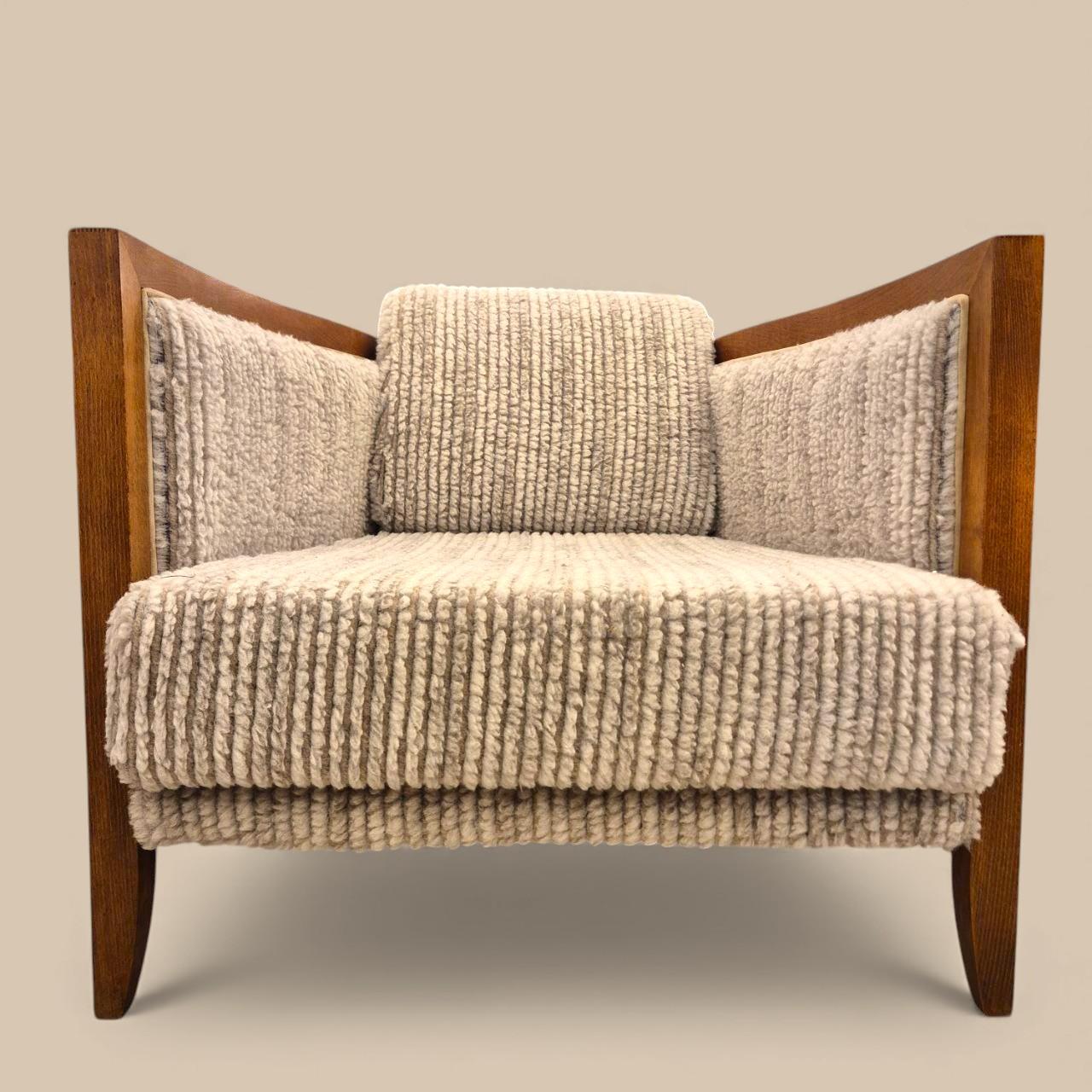 Pair of 1970s Italian Art Deco–Style Lounge Chairs in Fluffy Grey-Beige Upholste in vendita 5