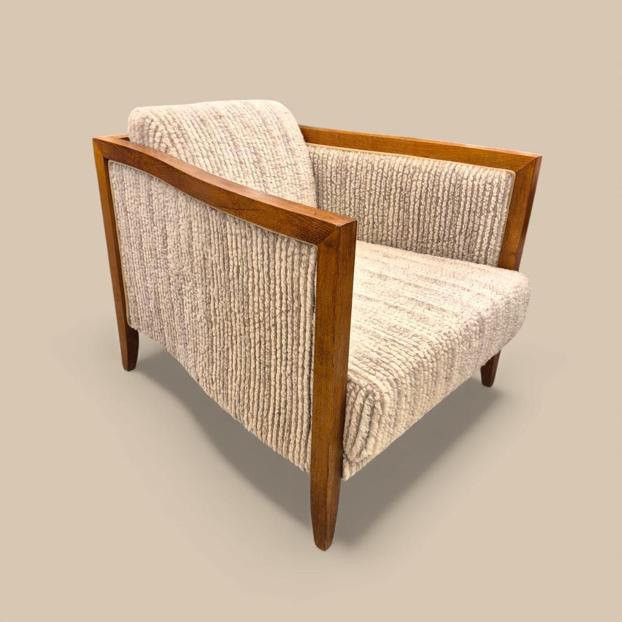 Pair of 1970s Italian Art Deco–Style Lounge Chairs in Fluffy Grey-Beige Upholste in vendita 6