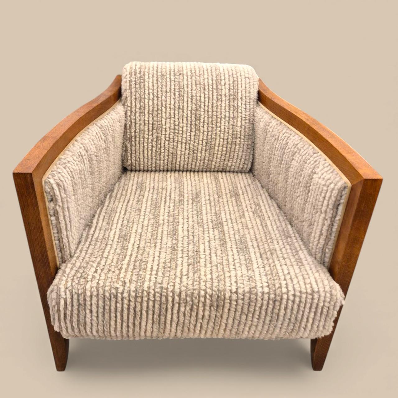 Tessuto Pair of 1970s Italian Art Deco–Style Lounge Chairs in Fluffy Grey-Beige Upholste in vendita