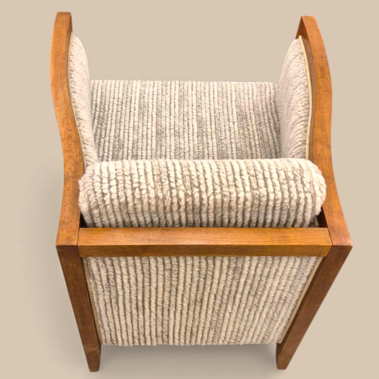 Pair of 1970s Italian Art Deco–Style Lounge Chairs in Fluffy Grey-Beige Upholste in vendita 1