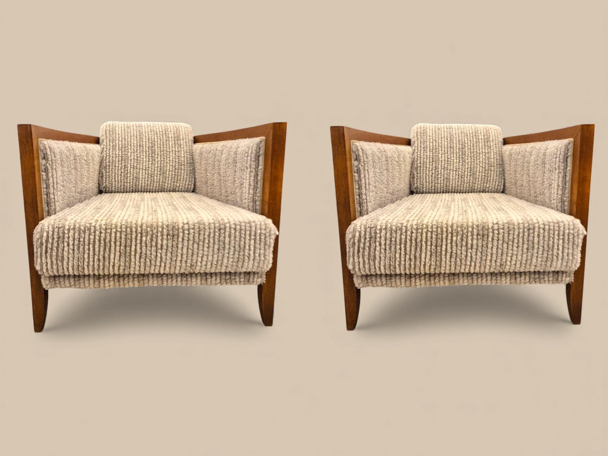 Pair of 1970s Italian Art Deco–Style Lounge Chairs in Fluffy Grey-Beige Upholste in vendita