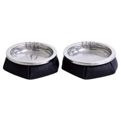 Par de ceniceros italianos de los años 70 en cuero negro y metal