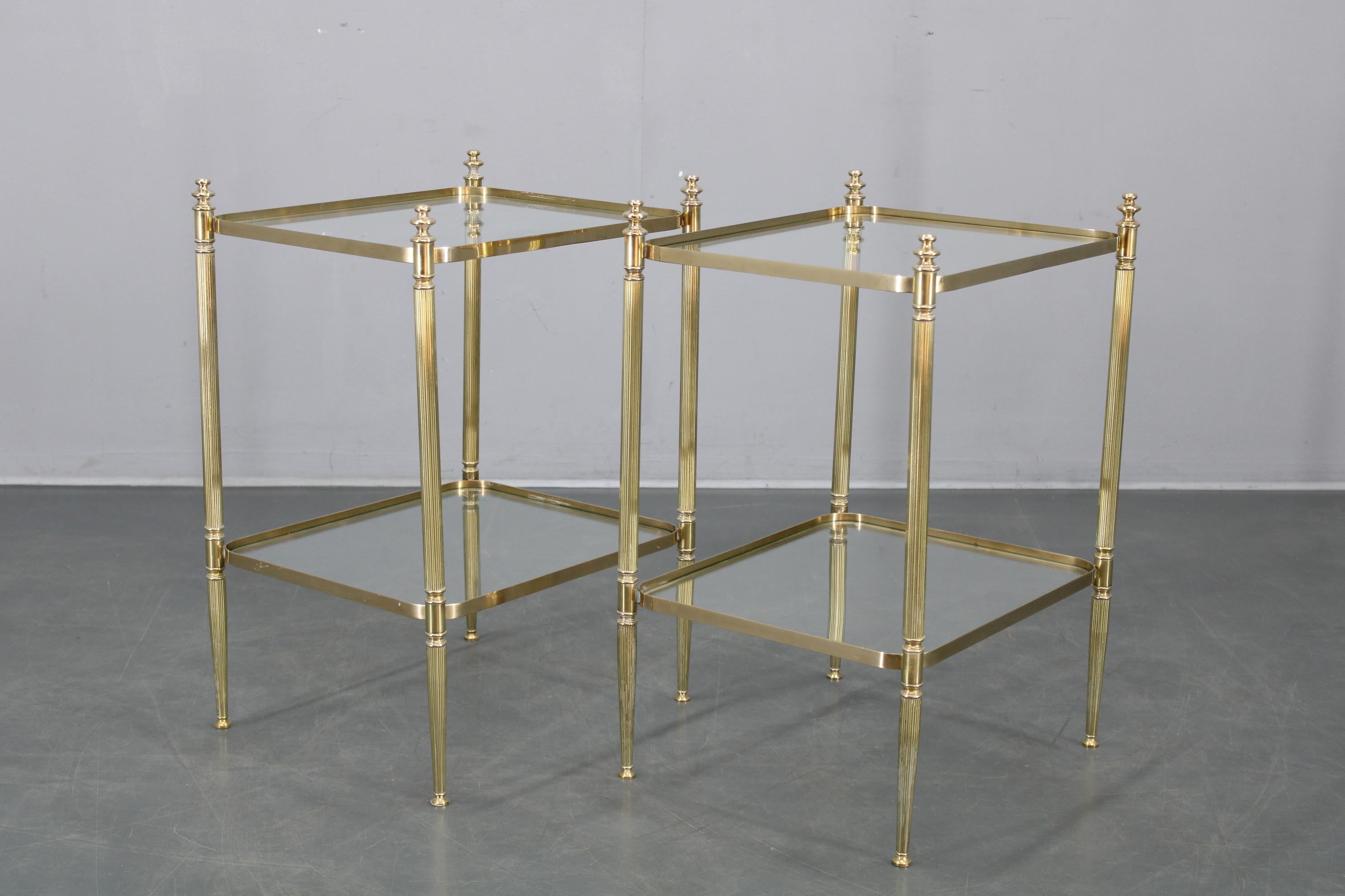 Ein Paar italienische Beistelltische aus Messing und Glas aus den 1970er Jahren im Angebot 7