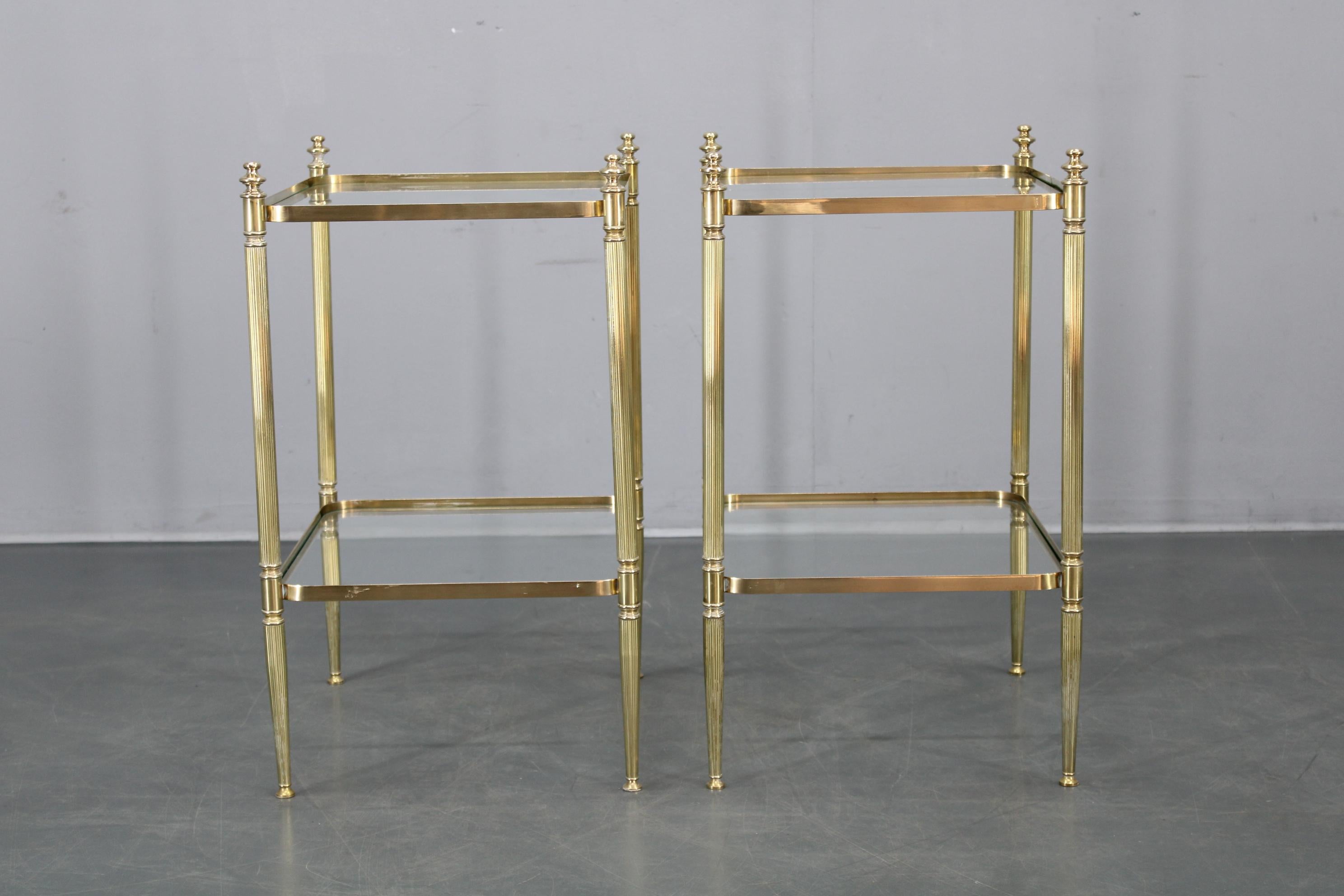 Ein Paar italienische Beistelltische aus Messing und Glas aus den 1970er Jahren im Angebot 8