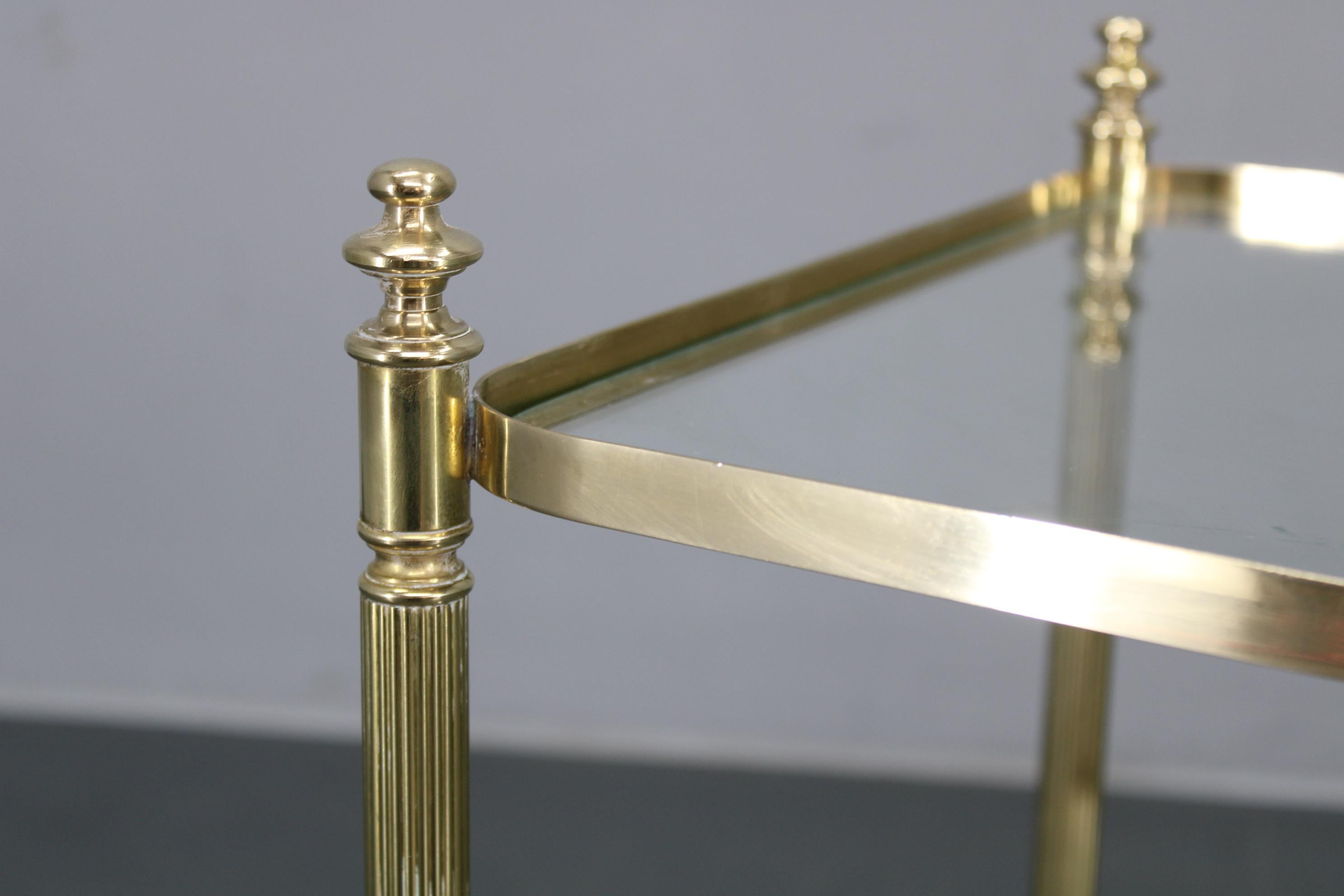 Ein Paar italienische Beistelltische aus Messing und Glas aus den 1970er Jahren im Zustand „Gut“ im Angebot in Praha, CZ