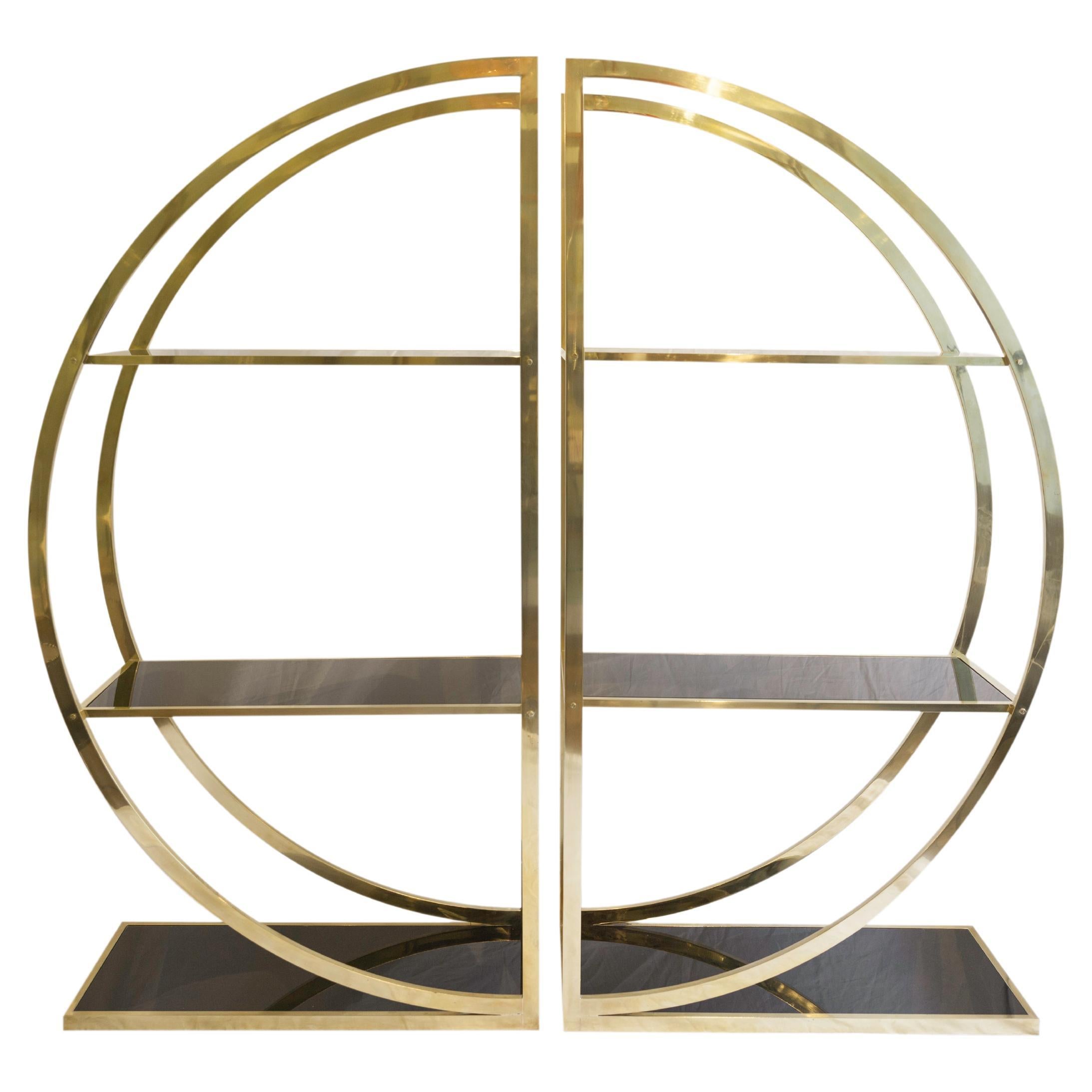 Coppia di librerie circolari italiane degli anni '70 in ottone e vetro opalino nero