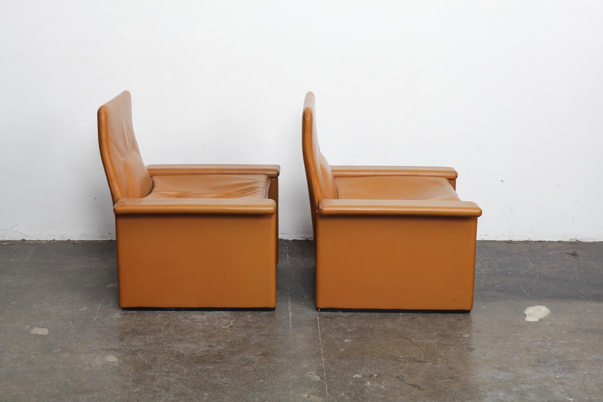 Late 20th Century Pair of 1970s Italian Cognac Original Leather Modern Lounge Chairs For Sale