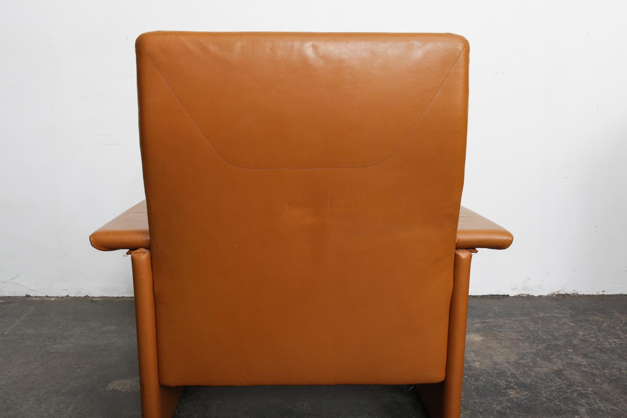 Pair of 1970s Italian Cognac Original Leather Modern Lounge Chairs For Sale 2