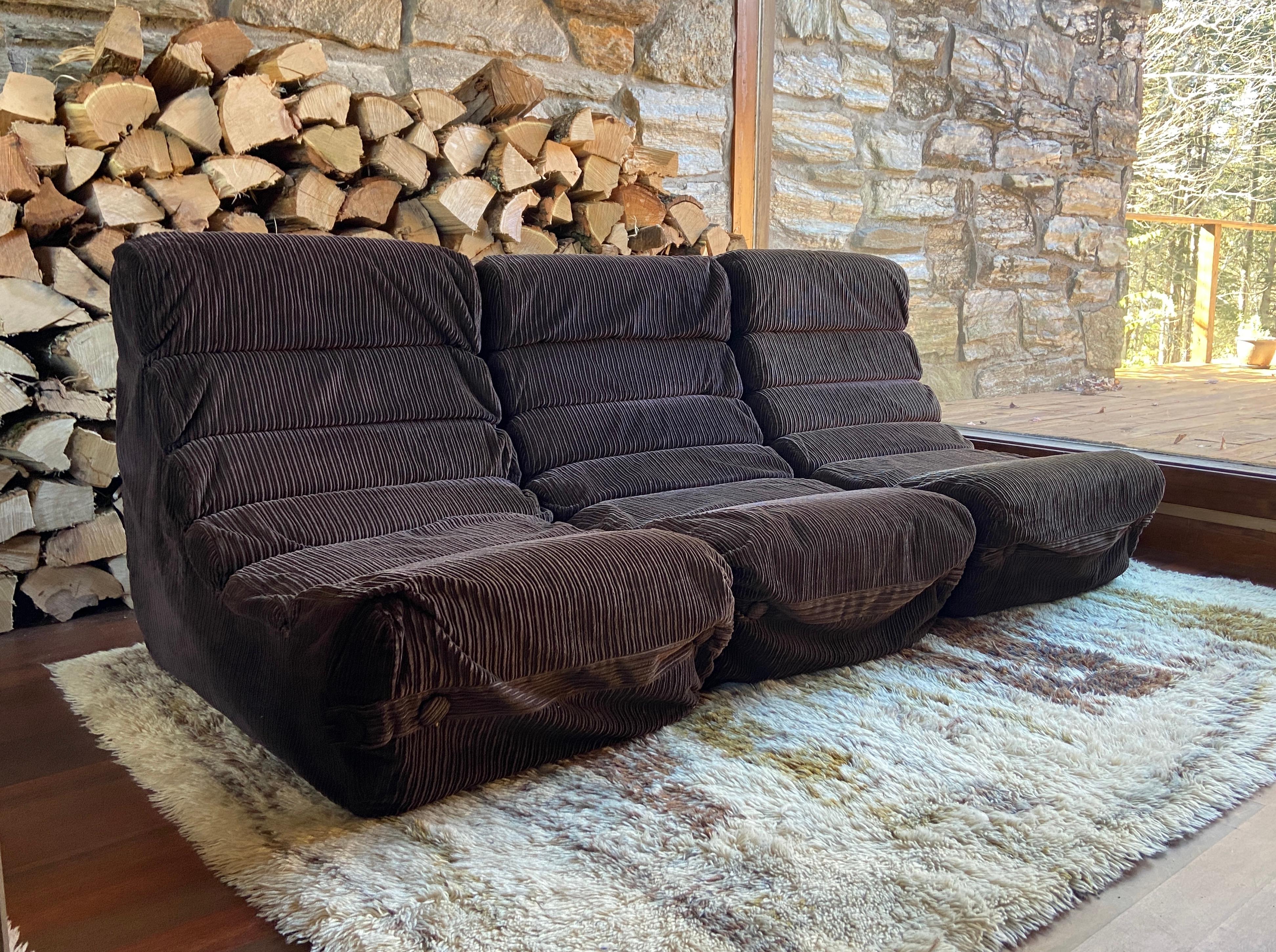 Pair of 1970's Italian corduroy modular lounge chairs - sectional sofa - 2 sets For Sale 2