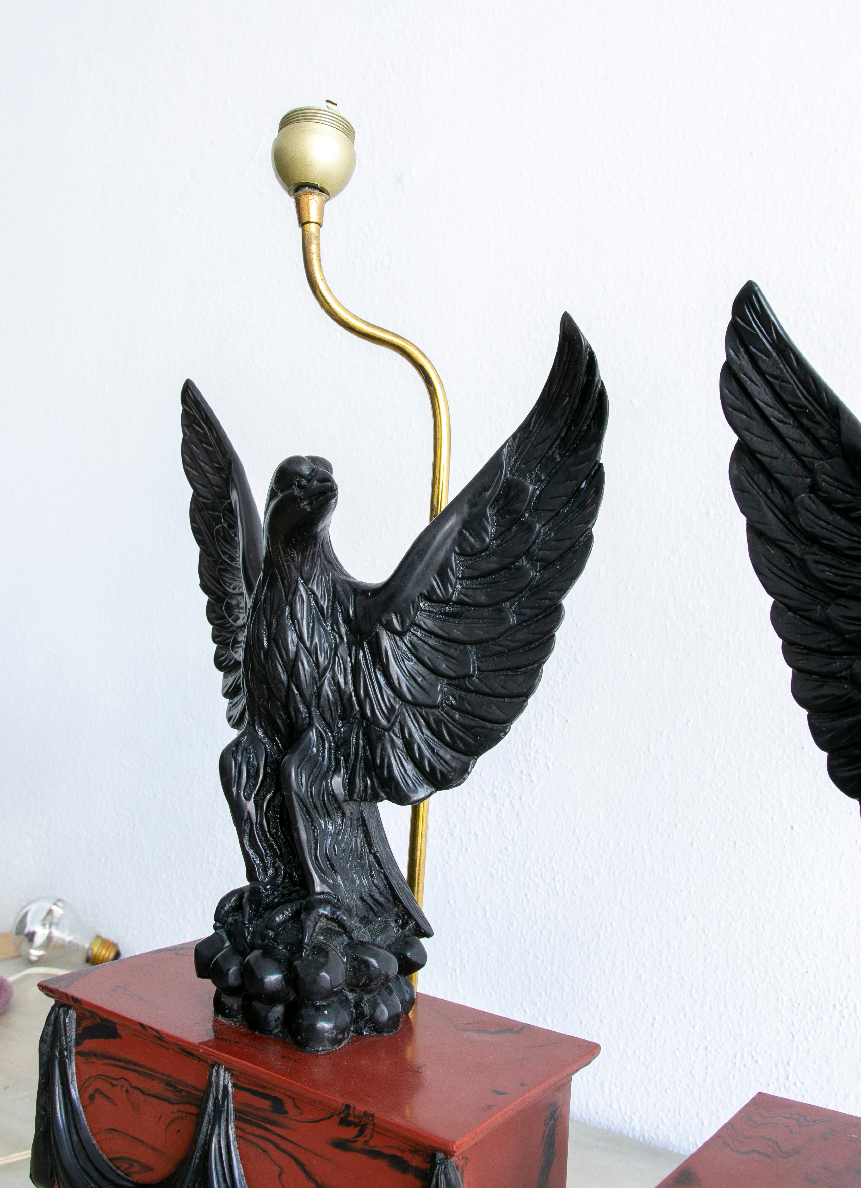 20th Century Pair of 1970s Italian Faux Marble Resin Table Lamps w/ Eagle Figure Sculptures For Sale