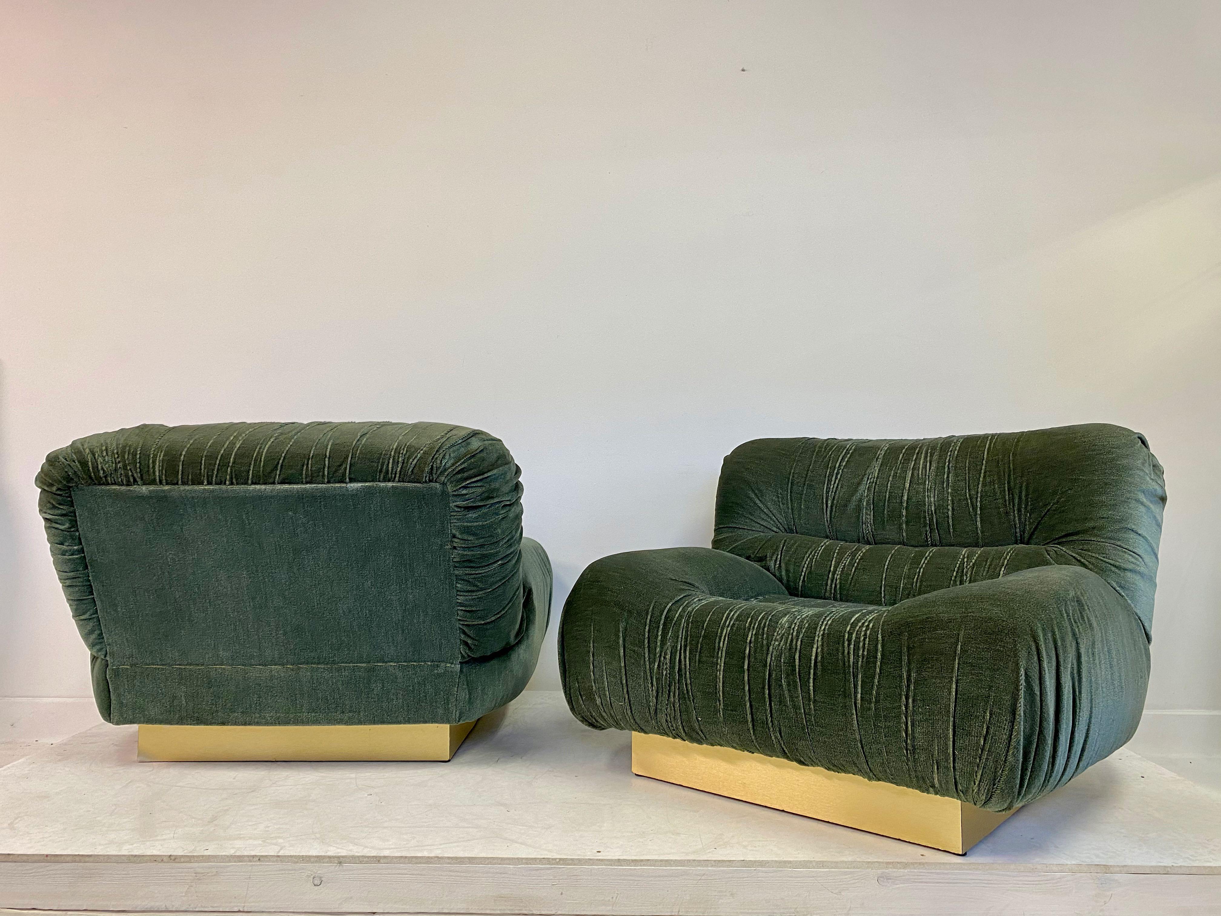 Pair of 1970s Italian Green Velvet and Brass Lounge Chairs 1