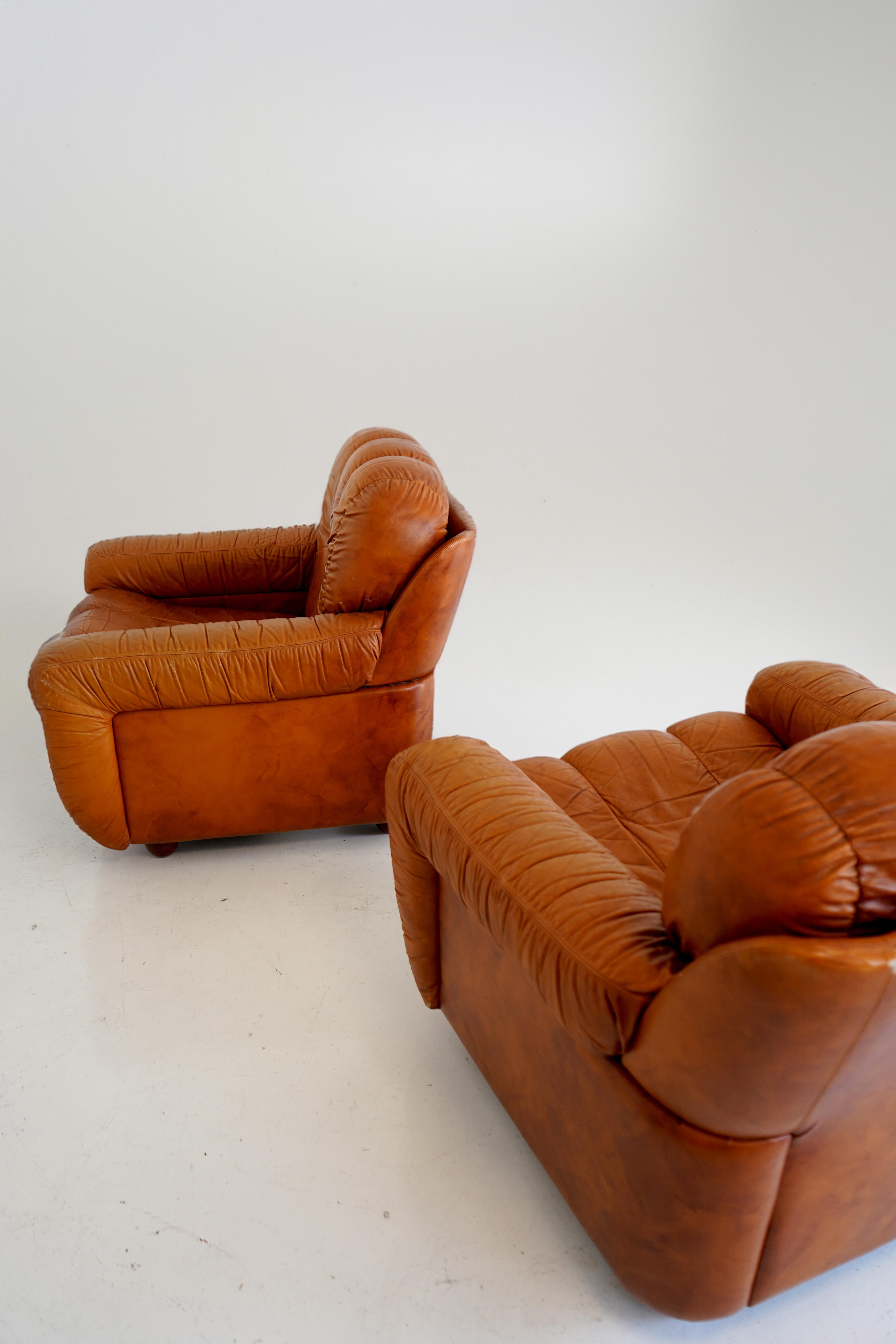 20th Century Pair of 1970s Italian Leather Armchairs