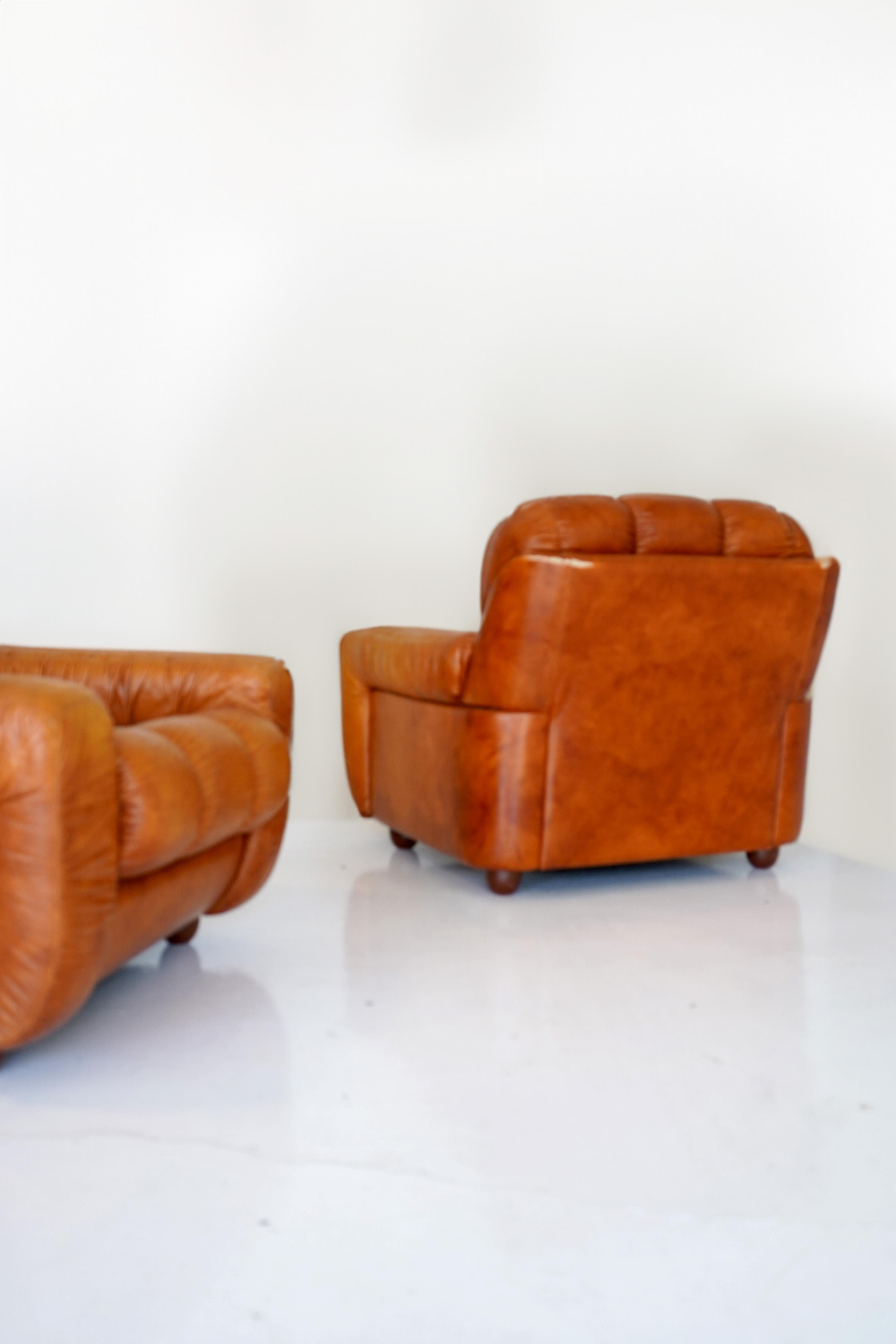 Pair of 1970s Italian Leather Armchairs 1