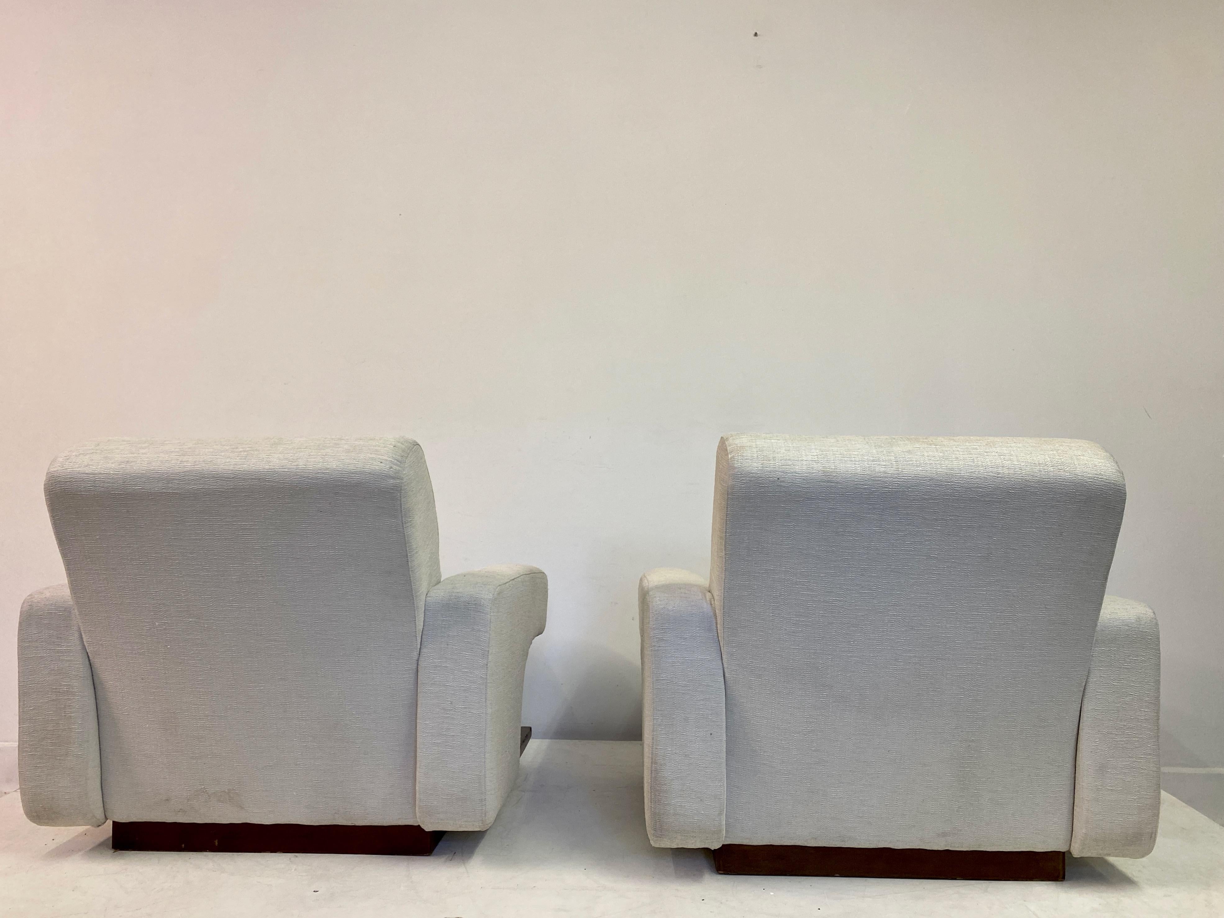 Pair of 1970s Italian Lounge Chairs For Sale 3