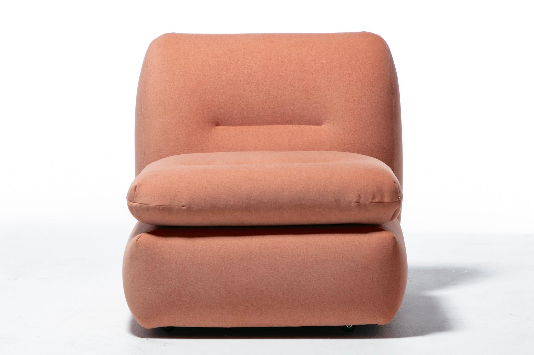 Paire de chaises pantoufles italiennes de style Mario Bellini des années 1970 en tissu rose poudré en vente 4