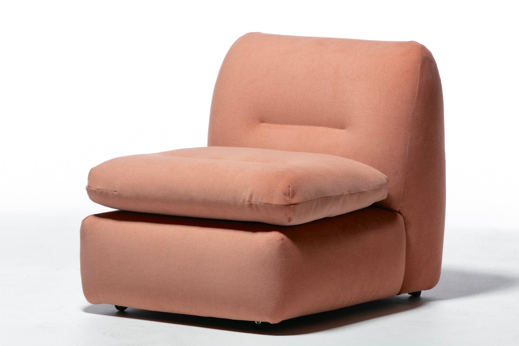 Paire de chaises pantoufles italiennes de style Mario Bellini des années 1970 en tissu rose poudré en vente 5