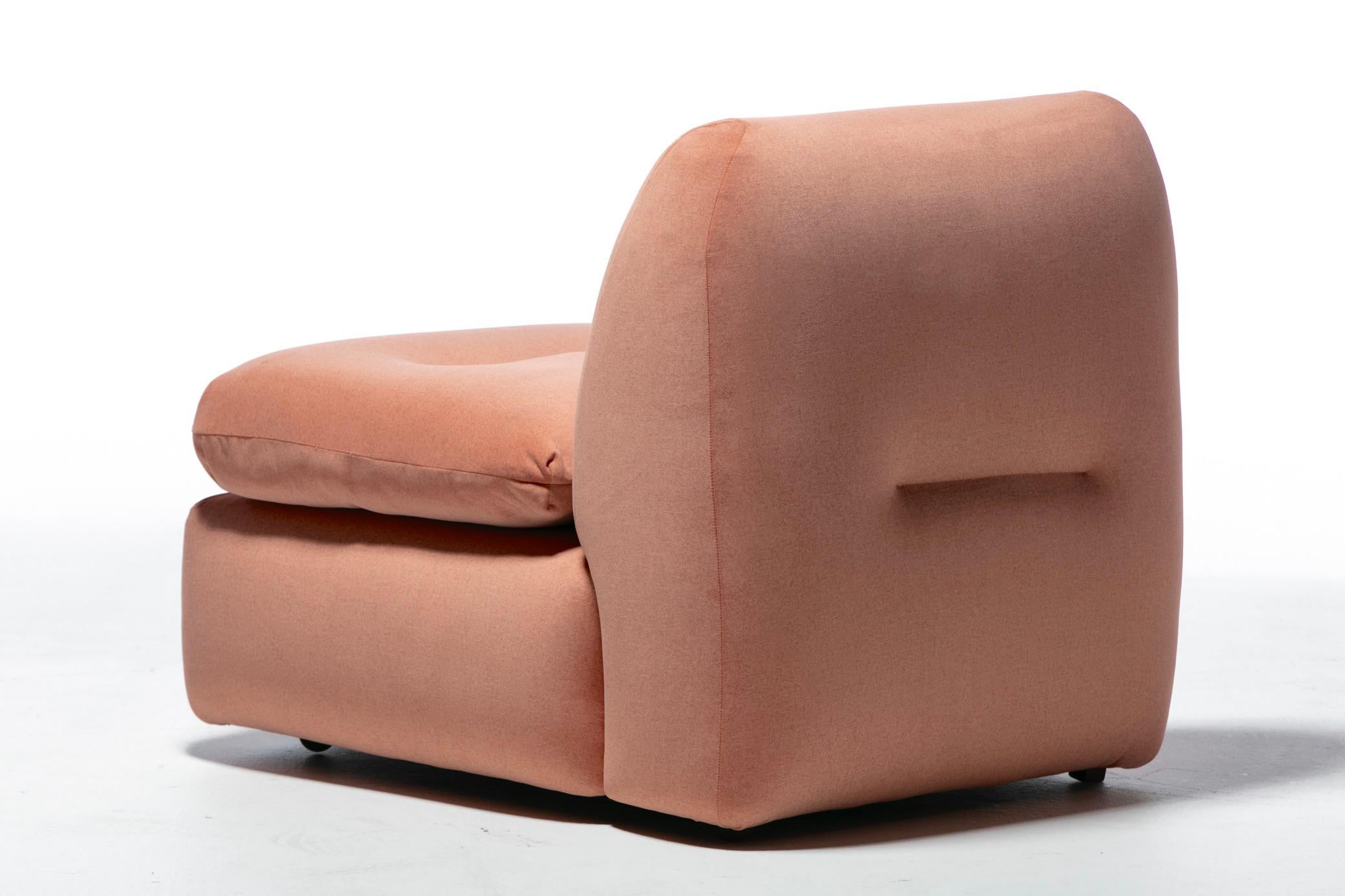 Coppia di sedie a sdraio in stile Mario Bellini degli anni '70 in tessuto rosa acceso in vendita 6