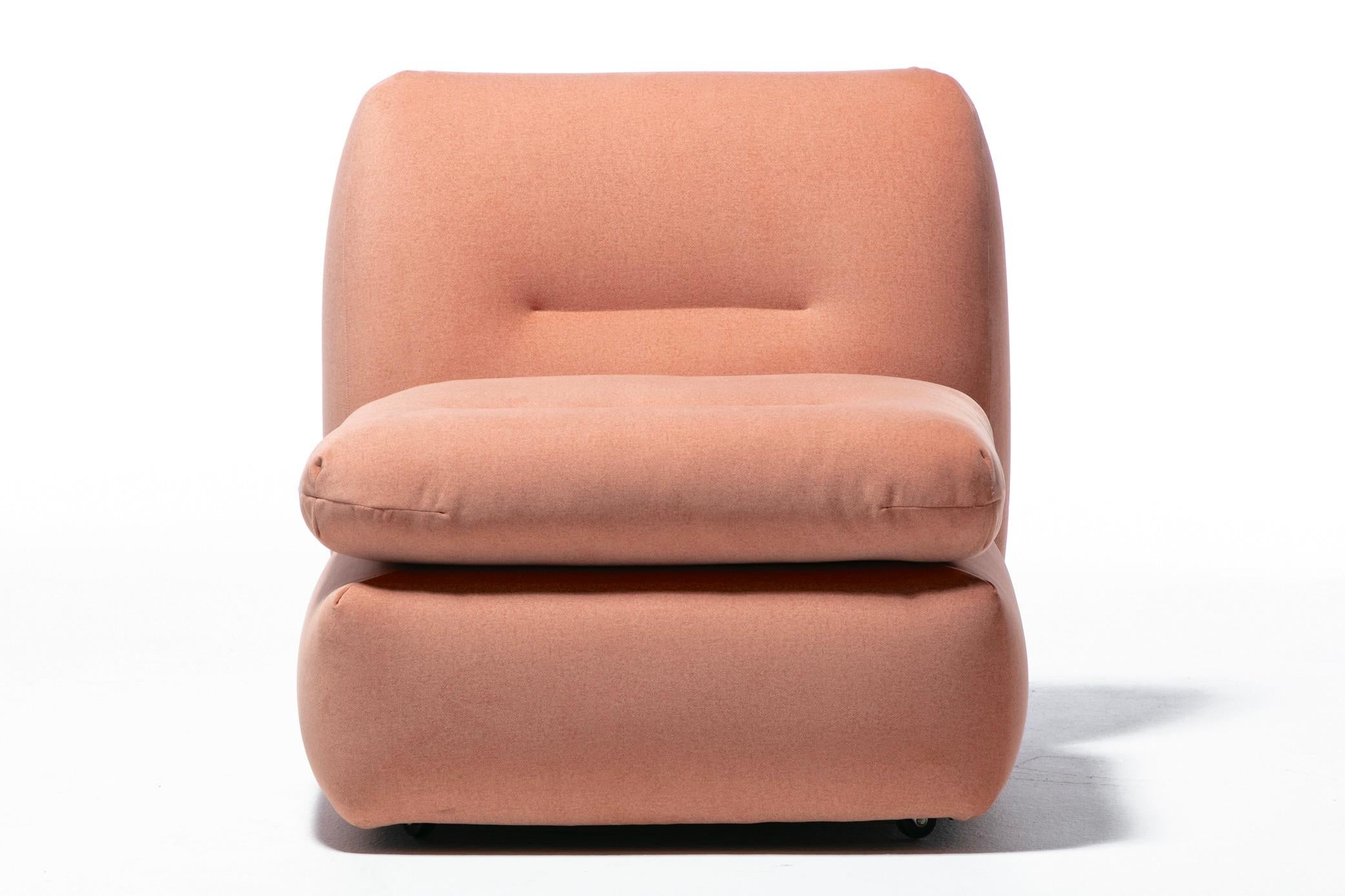 Paire de chaises pantoufles italiennes de style Mario Bellini des années 1970 en tissu rose poudré en vente 9