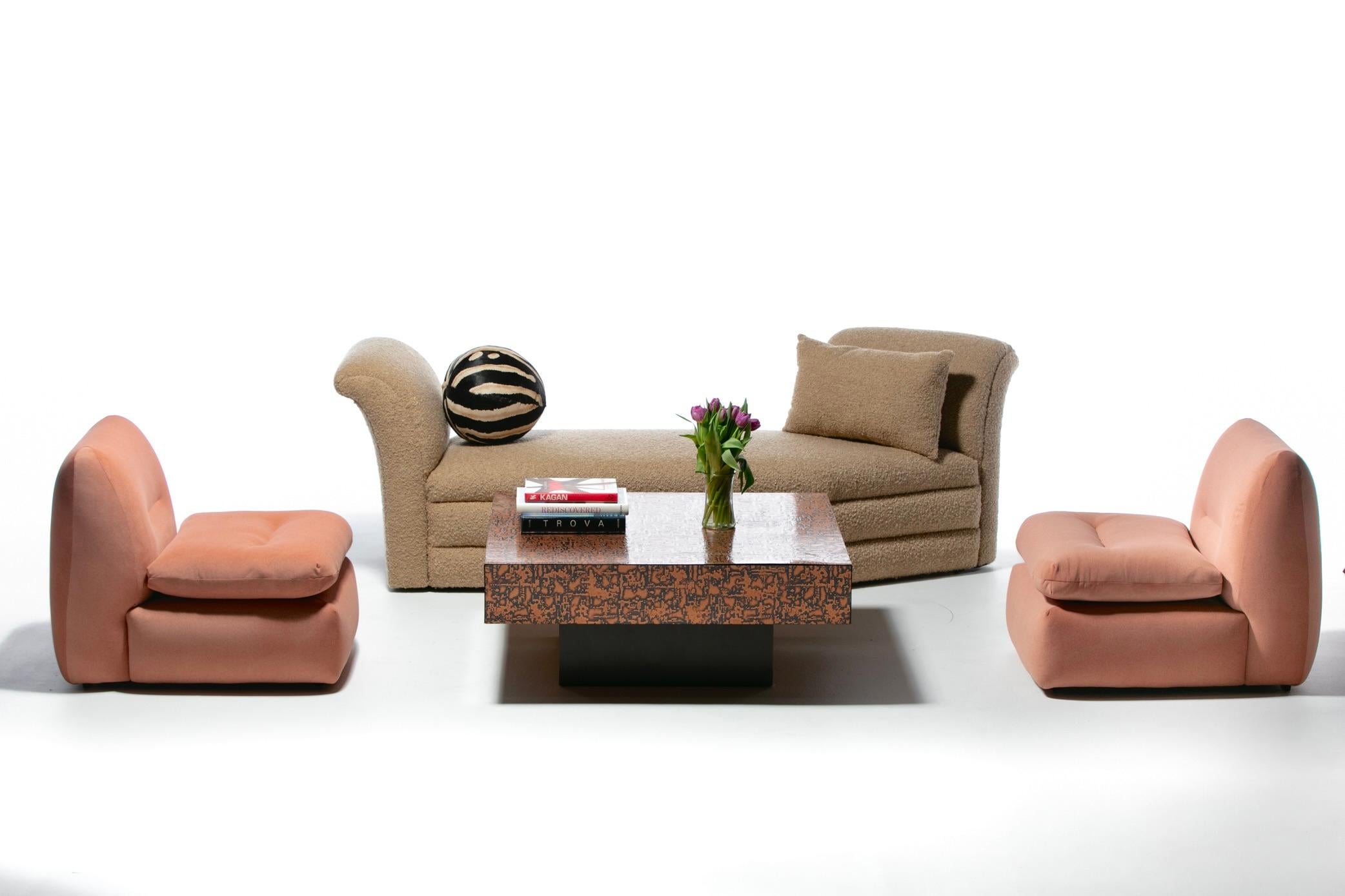 Moderne Paire de chaises pantoufles italiennes de style Mario Bellini des années 1970 en tissu rose poudré en vente