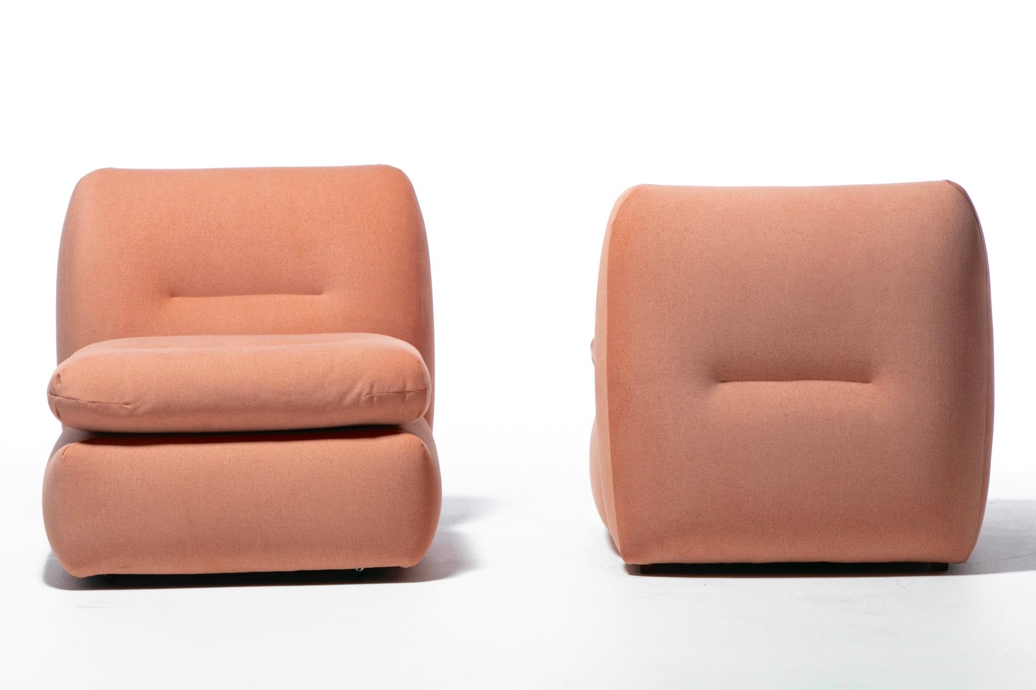 Paire de chaises pantoufles italiennes de style Mario Bellini des années 1970 en tissu rose poudré en vente 1