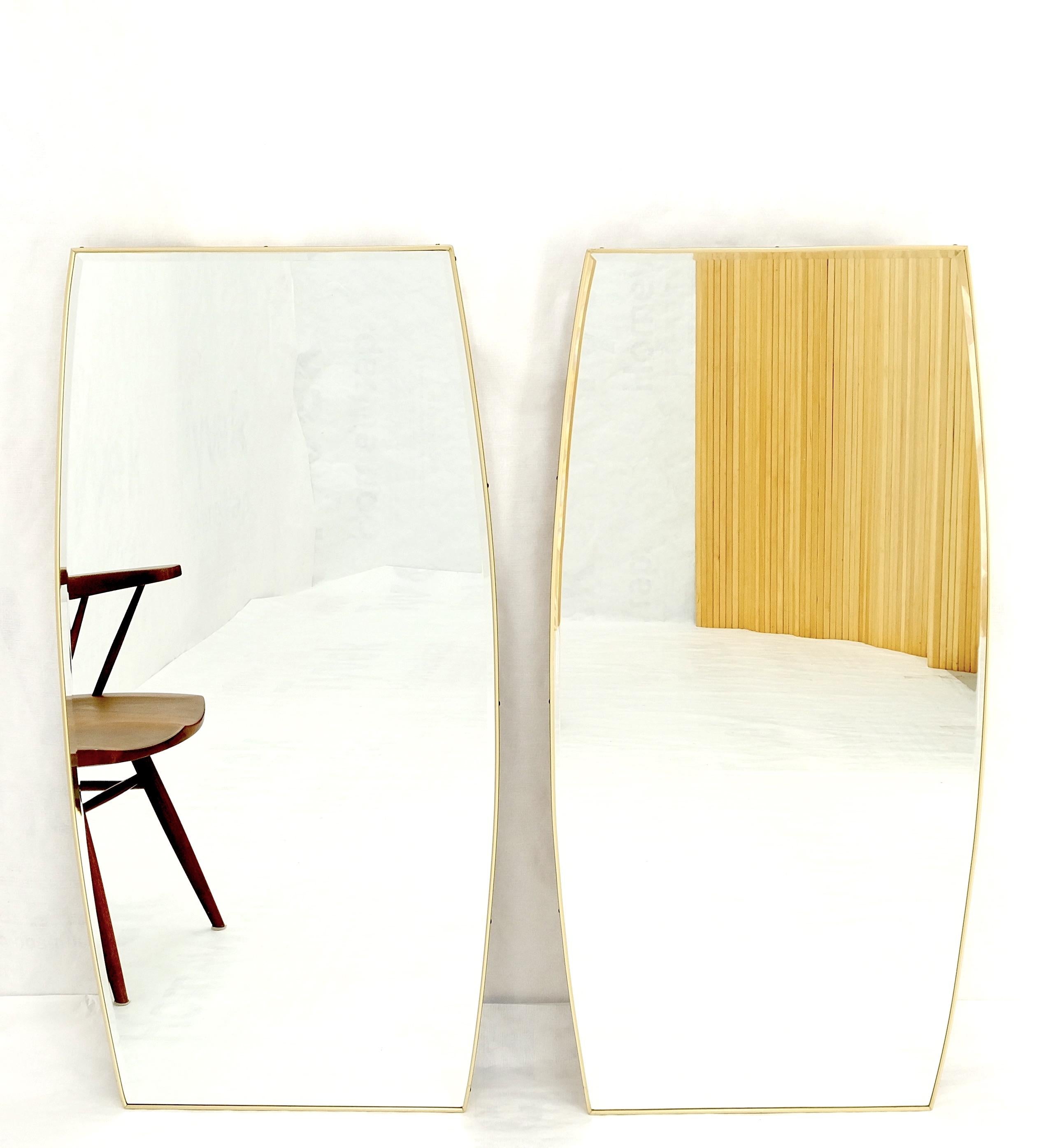 Paar italienische Mid-Century-Modern-Spiegel in Bootsform mit Messingrahmen aus den 1970er Jahren MINT! (20. Jahrhundert) im Angebot