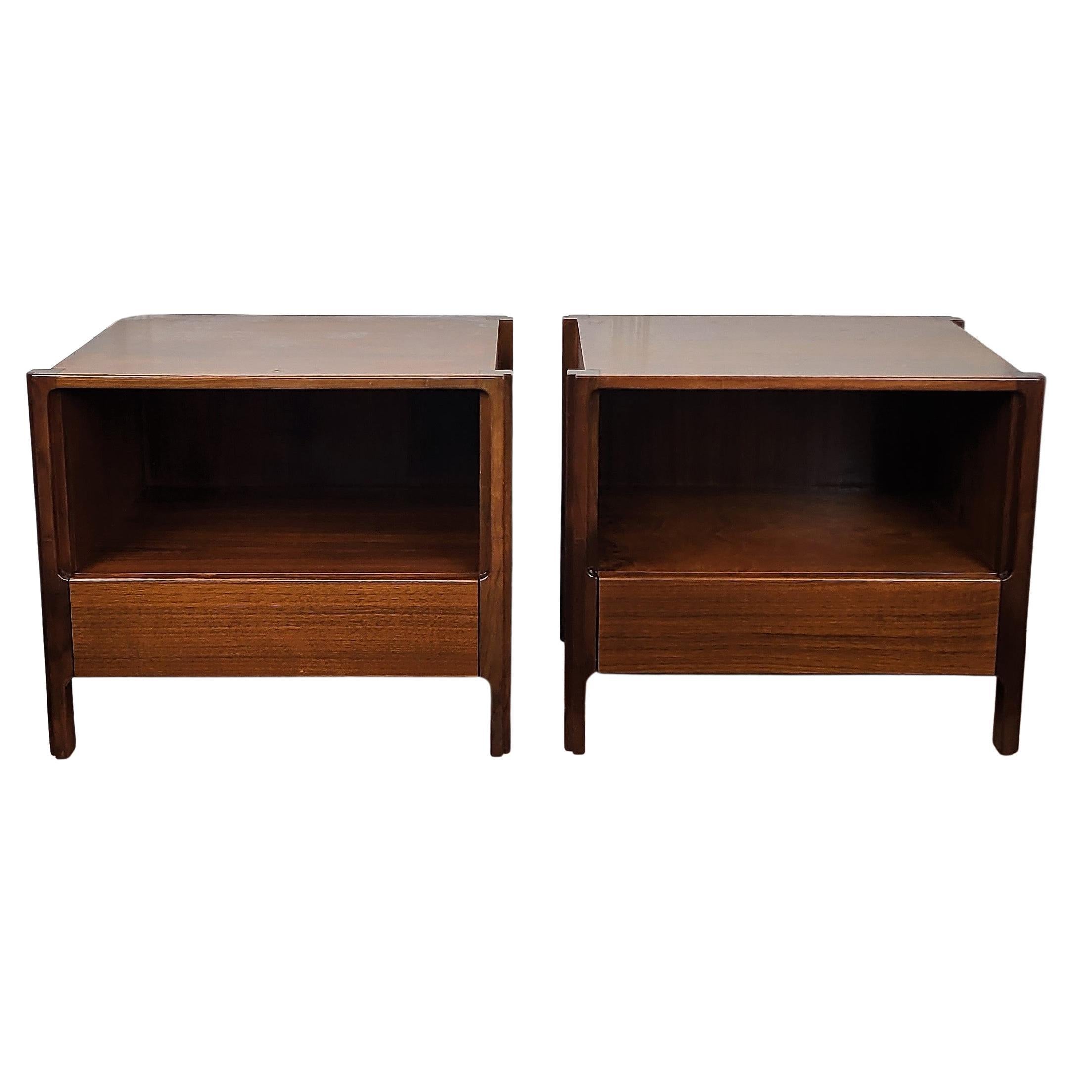 Peana Side Table, Night Stand, Auxiliary Table in Red Tinted Wood, Joel