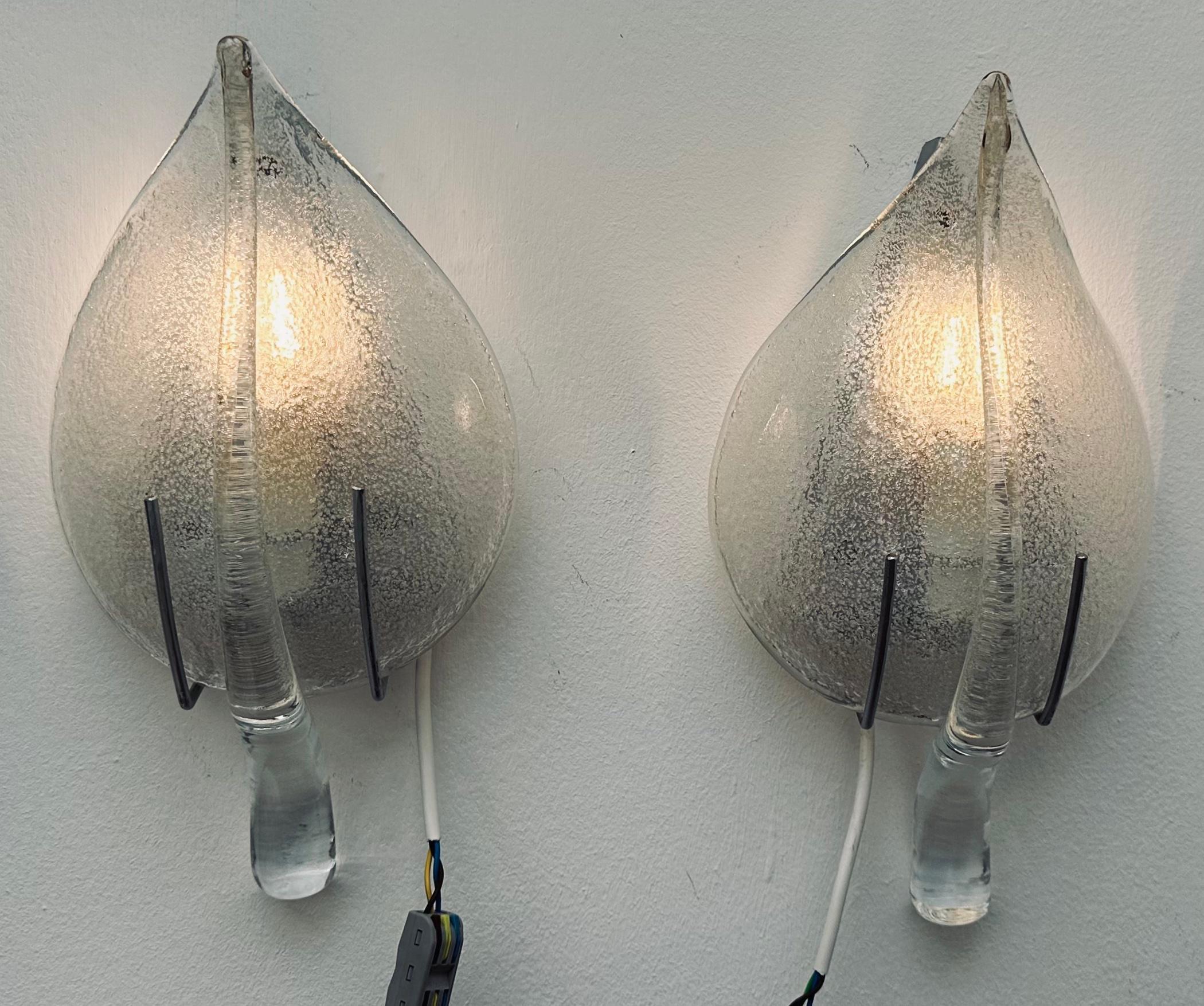 Pair of 1970s Italian Murano Glass Mottled Leaf Wall Sconces or Wall Lights In Good Condition For Sale In London, GB