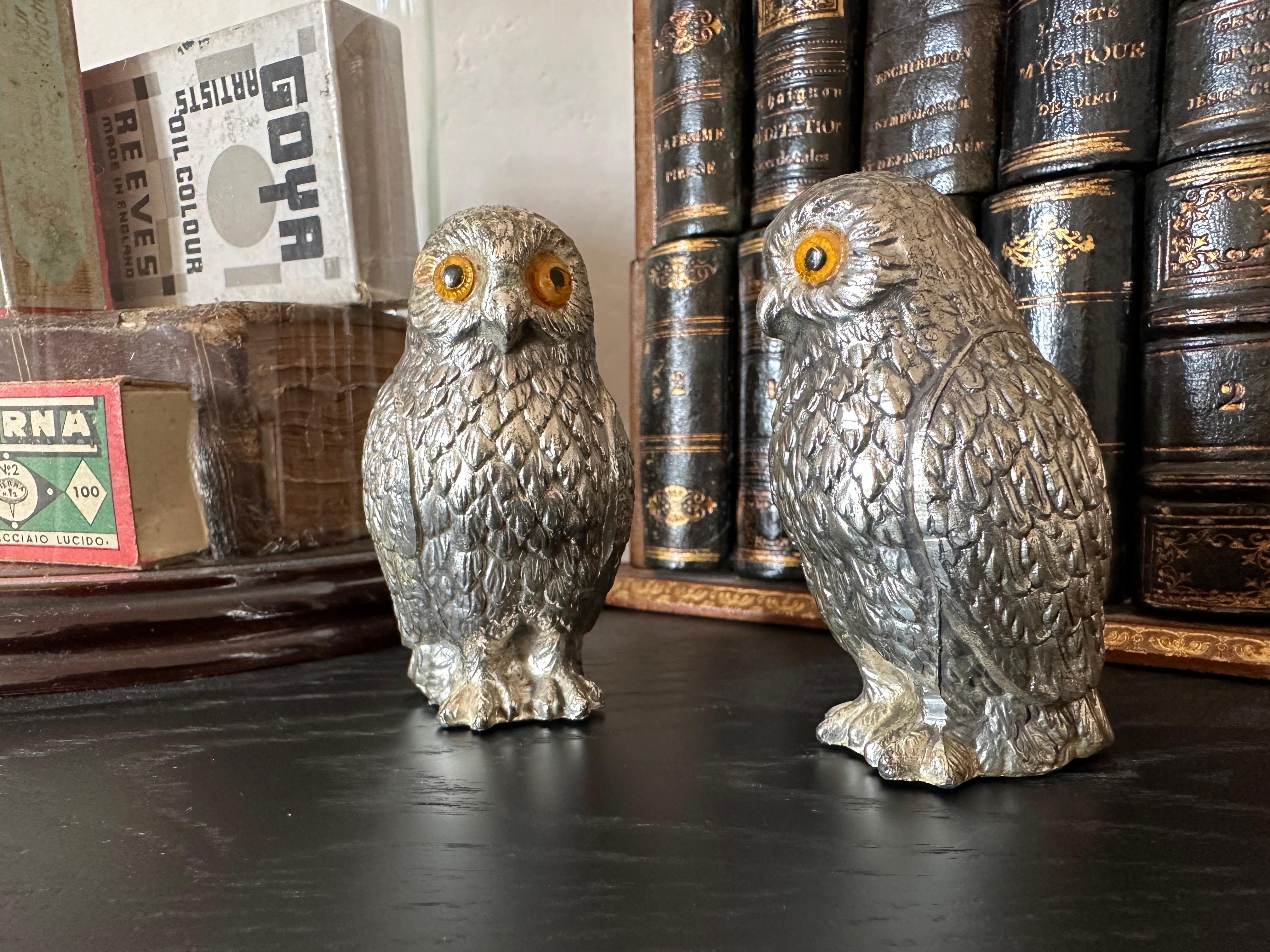 Pareja de saleros y pimenteros italianos de los años 70 en forma de búho con ojos de cristal en venta 2