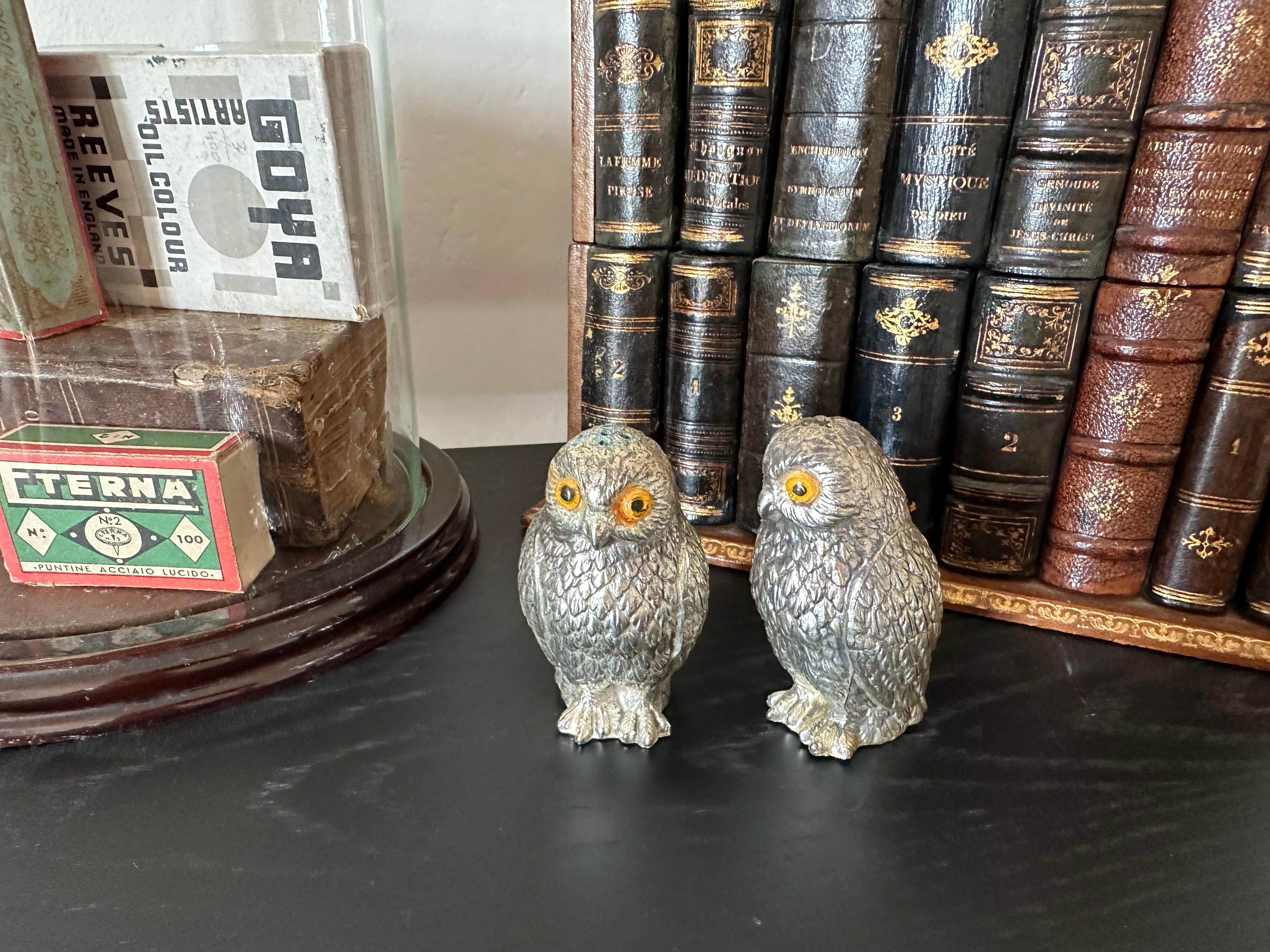 Pareja de saleros y pimenteros italianos de los años 70 en forma de búho con ojos de cristal en venta 3
