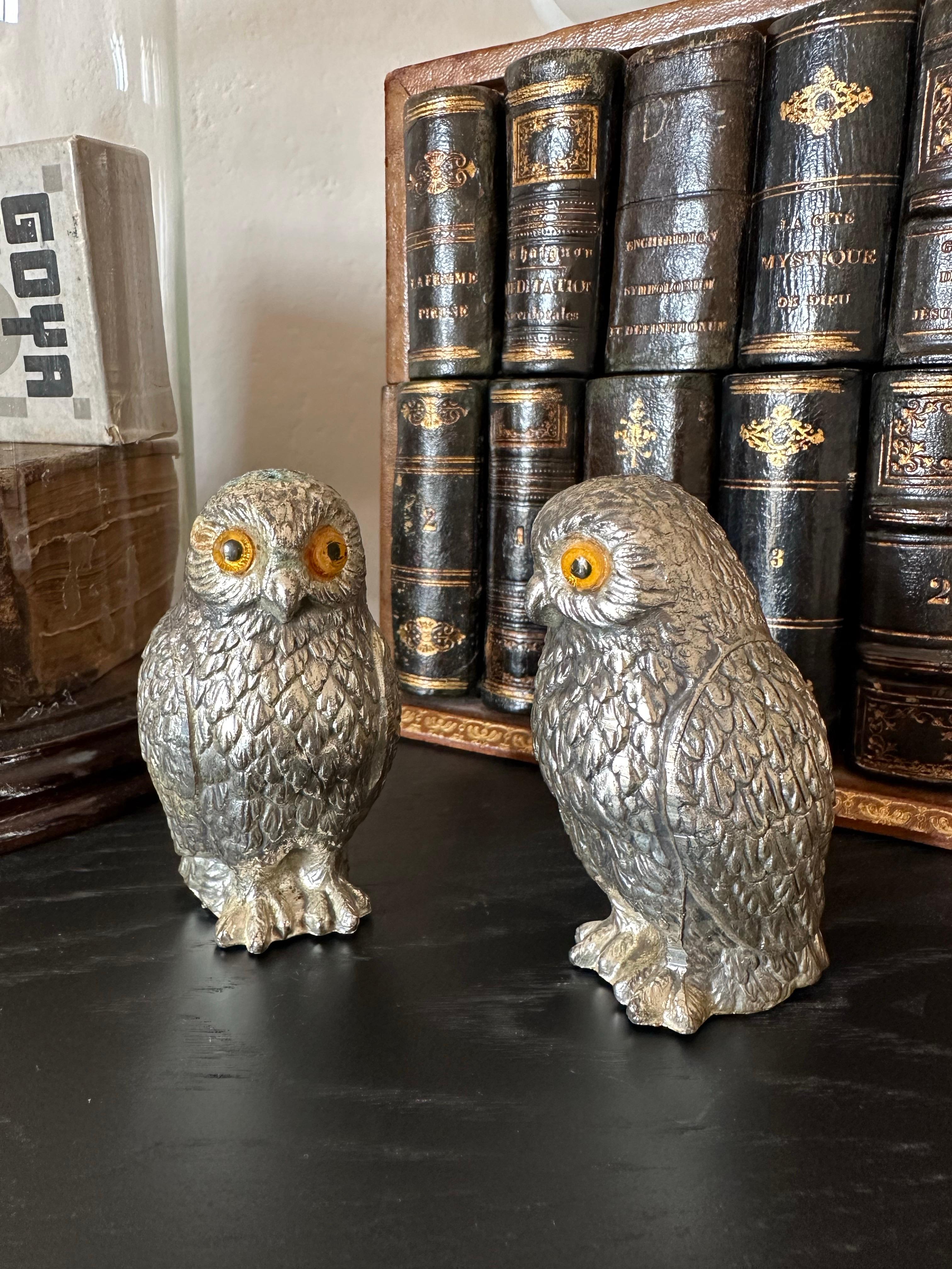 Pareja de saleros y pimenteros italianos de los años 70 en forma de búho con ojos de cristal en venta 6