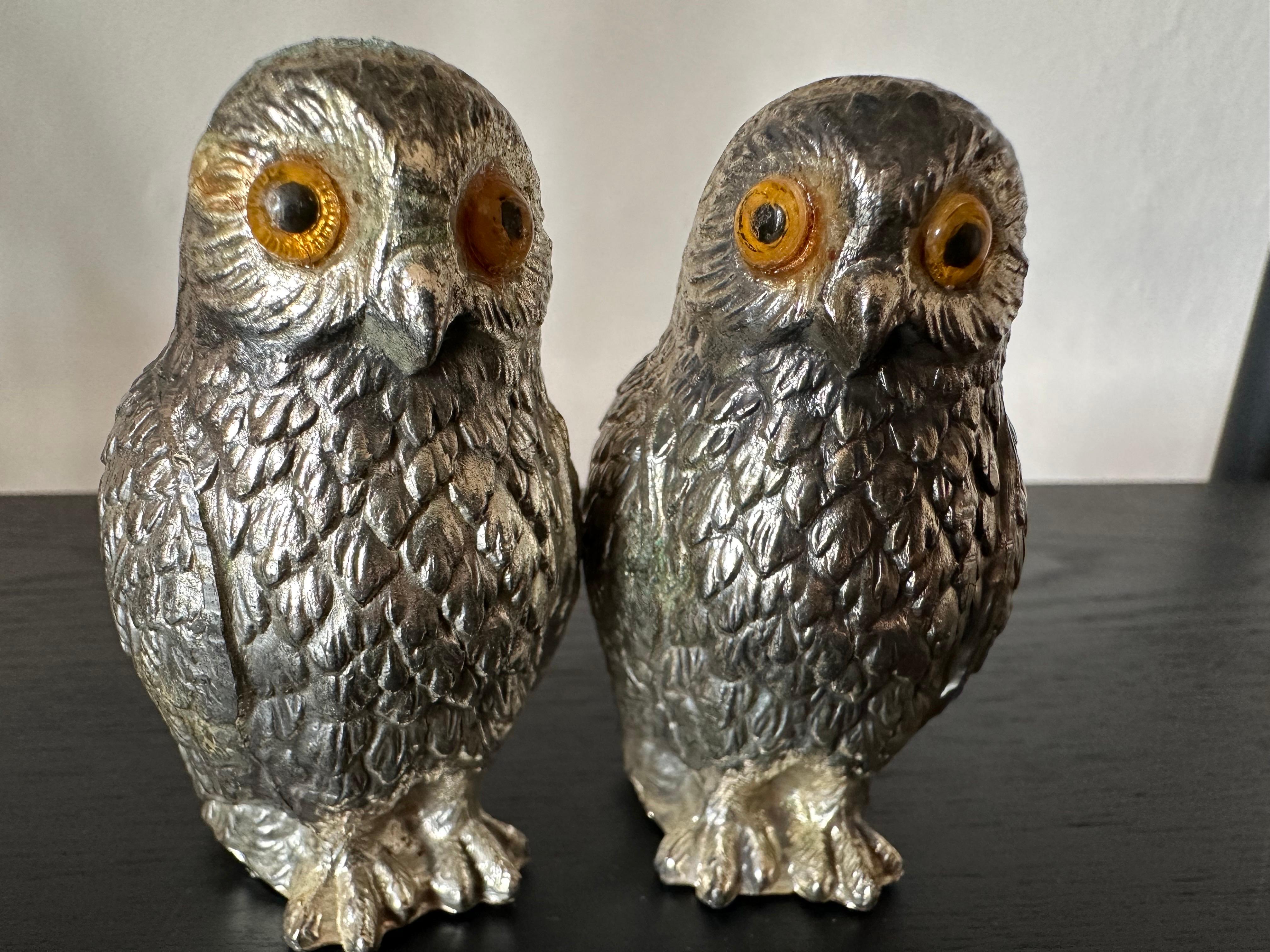Pareja de saleros y pimenteros italianos de los años 70 en forma de búho con ojos de cristal Regencia de Hollywood en venta