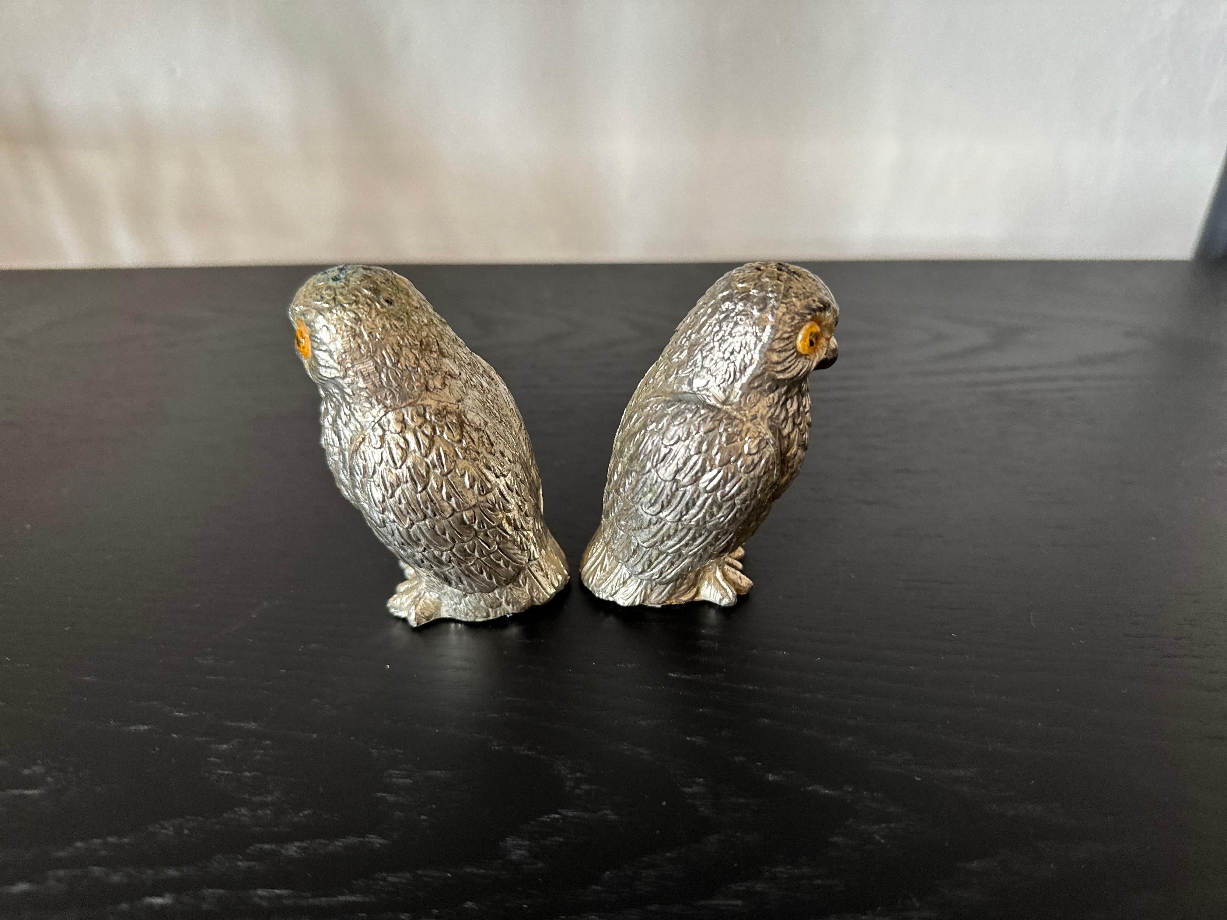 Pareja de saleros y pimenteros italianos de los años 70 en forma de búho con ojos de cristal en Bastante bueno estado para la venta en Hamburg, DE