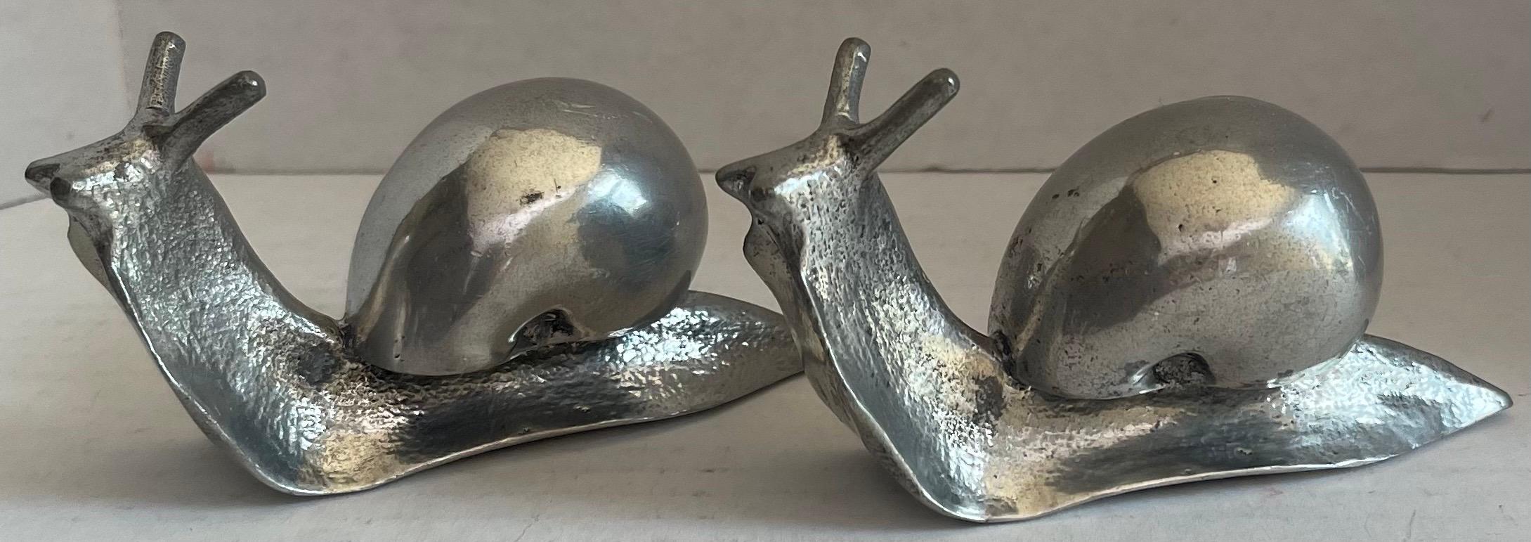 Hollywood Regency Coppia di statuette a forma di lumaca in argento degli anni Settanta in vendita